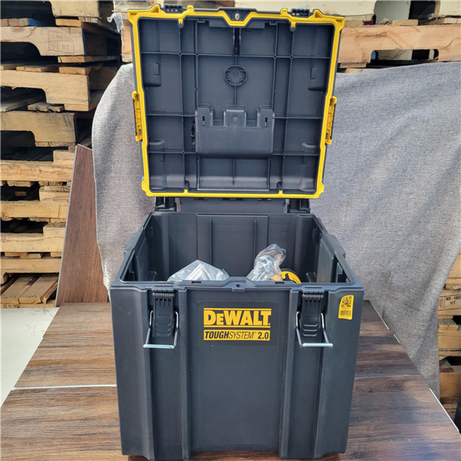 CALIFORNIA NEW DEWALT BRUSHLESS 6-TOOL COMBO KIT WITH TOUGHSYSTEM 2.0 (2 BATTERIES AND CHARGER INCLUDED)