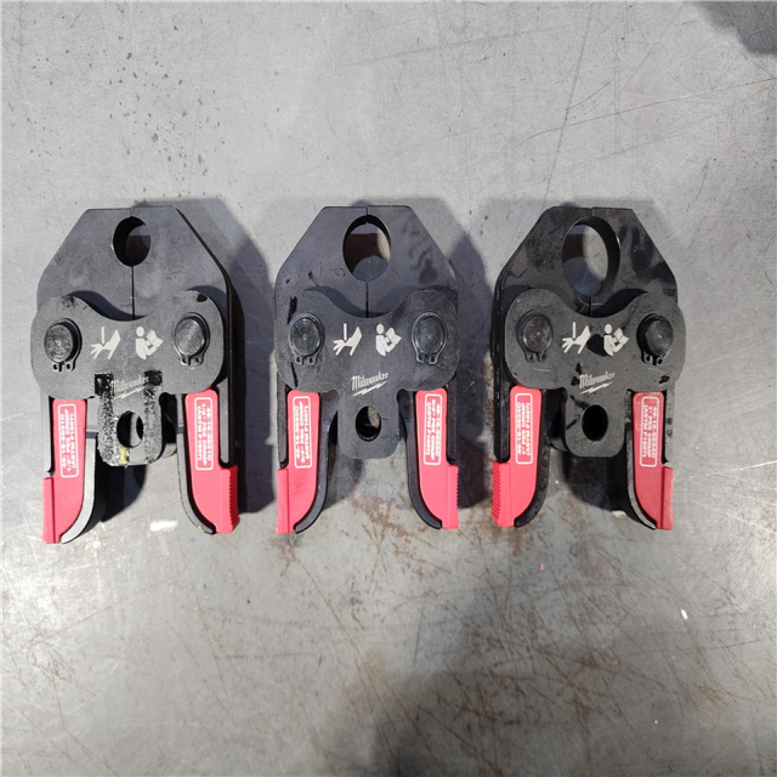 HOUSTON LOCATION - AS-IS (APPEARS LIKE NEW) M18 18V Lithium-Ion Cordless Short Throw Press Tool Kit with 3 PEX Crimp Jaws (2) 2.0 Ah Batteries and Charger