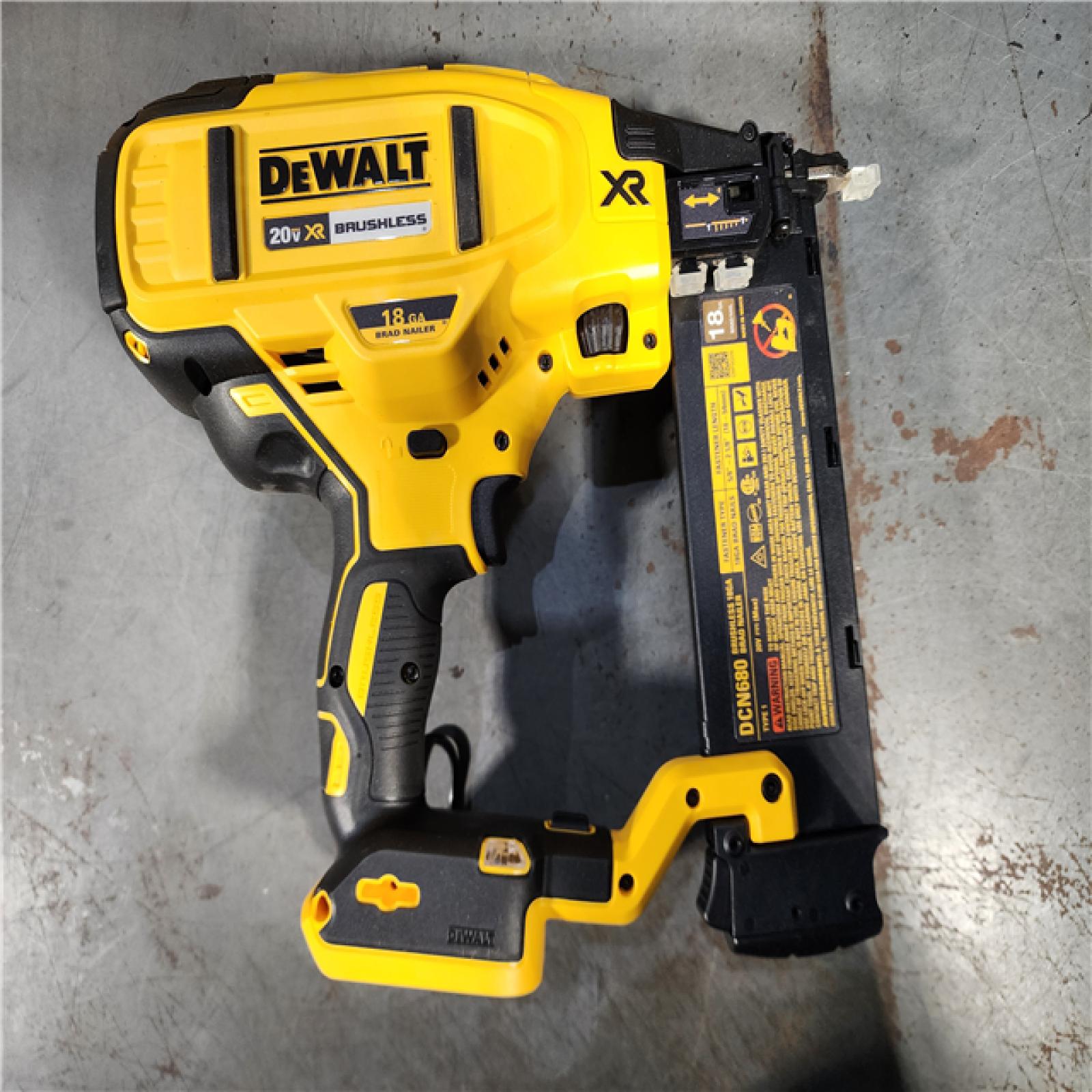 HOUSTON LOCATION - AS-IS DEWALT 20V MAX XR 18 Gauge Brad Nailer Kit