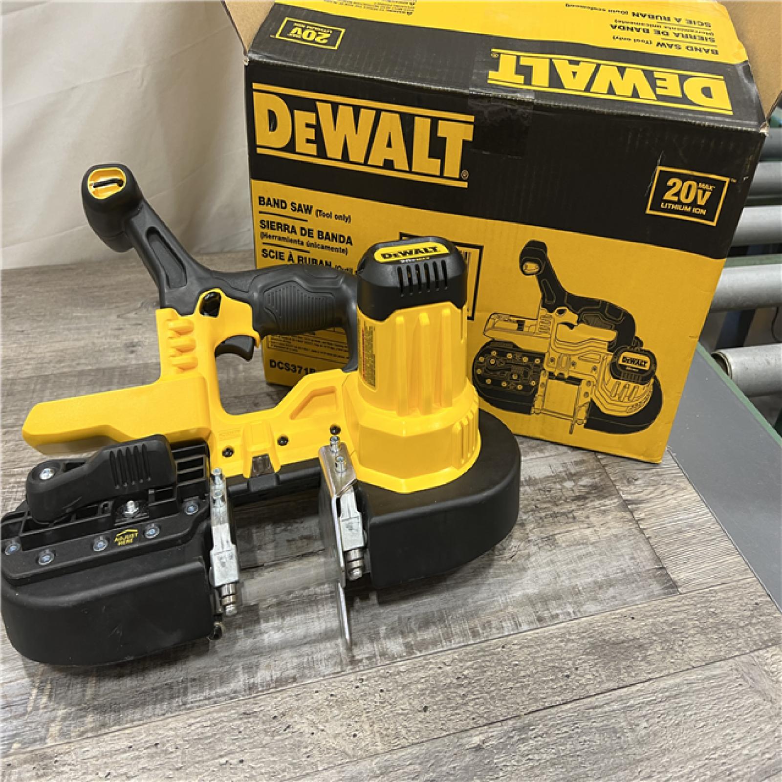 AS-IS DeWalt 20V MAX Cordless Lithium-Ion 15 in Band Saw (Tool Only)