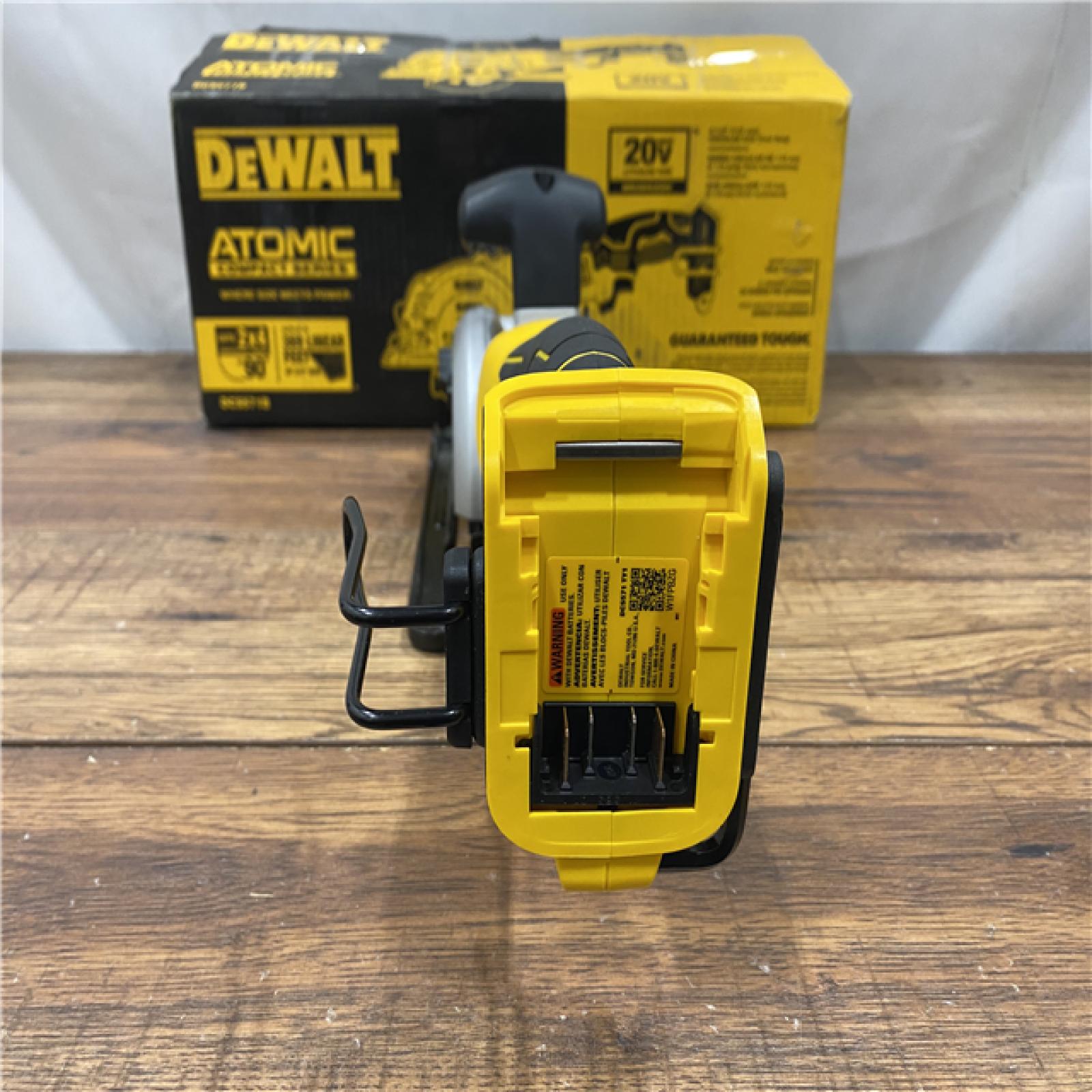 AS IS DEWALT ATOMIC 20V MAX Cordless Brushless 4-1/2 in. Circular Saw (Tool Only)