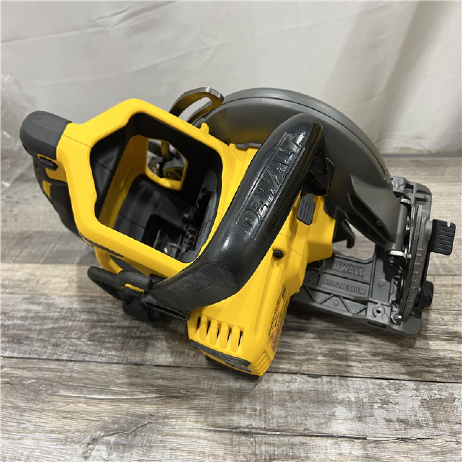 AS-IS DEWALT FLEXVOLT 60V MAX Cordless Brushless 7-1/4 in. Wormdrive Style Circular Saw (Tool Only)