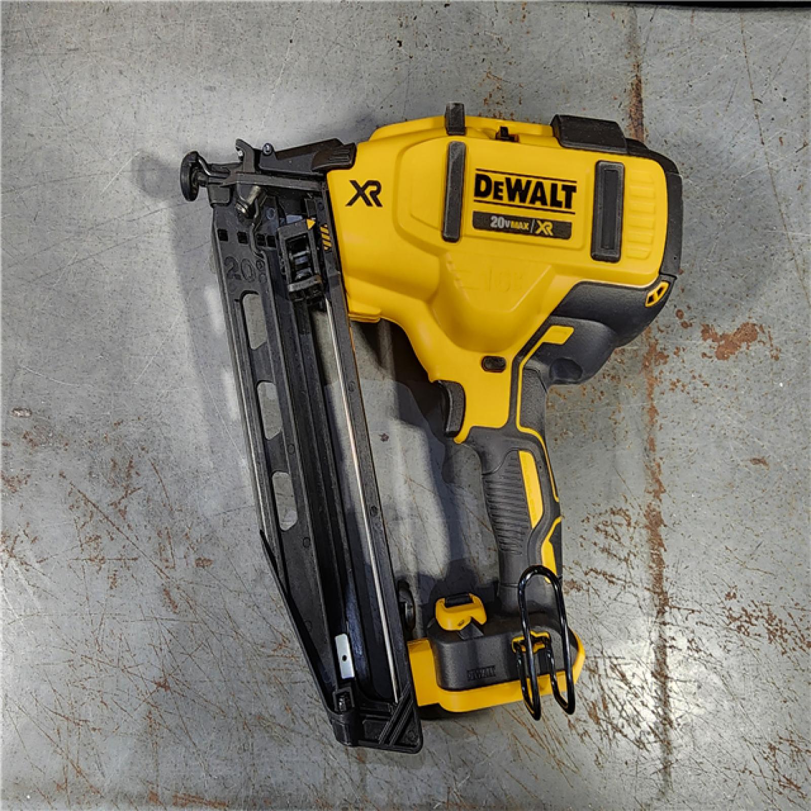 HOUSTON LOCATION - AS-IS DeWalt DCN660D1 20V 16 Gauge Cordless Angled Finish Nailer Kit W/ 2Ah Battery