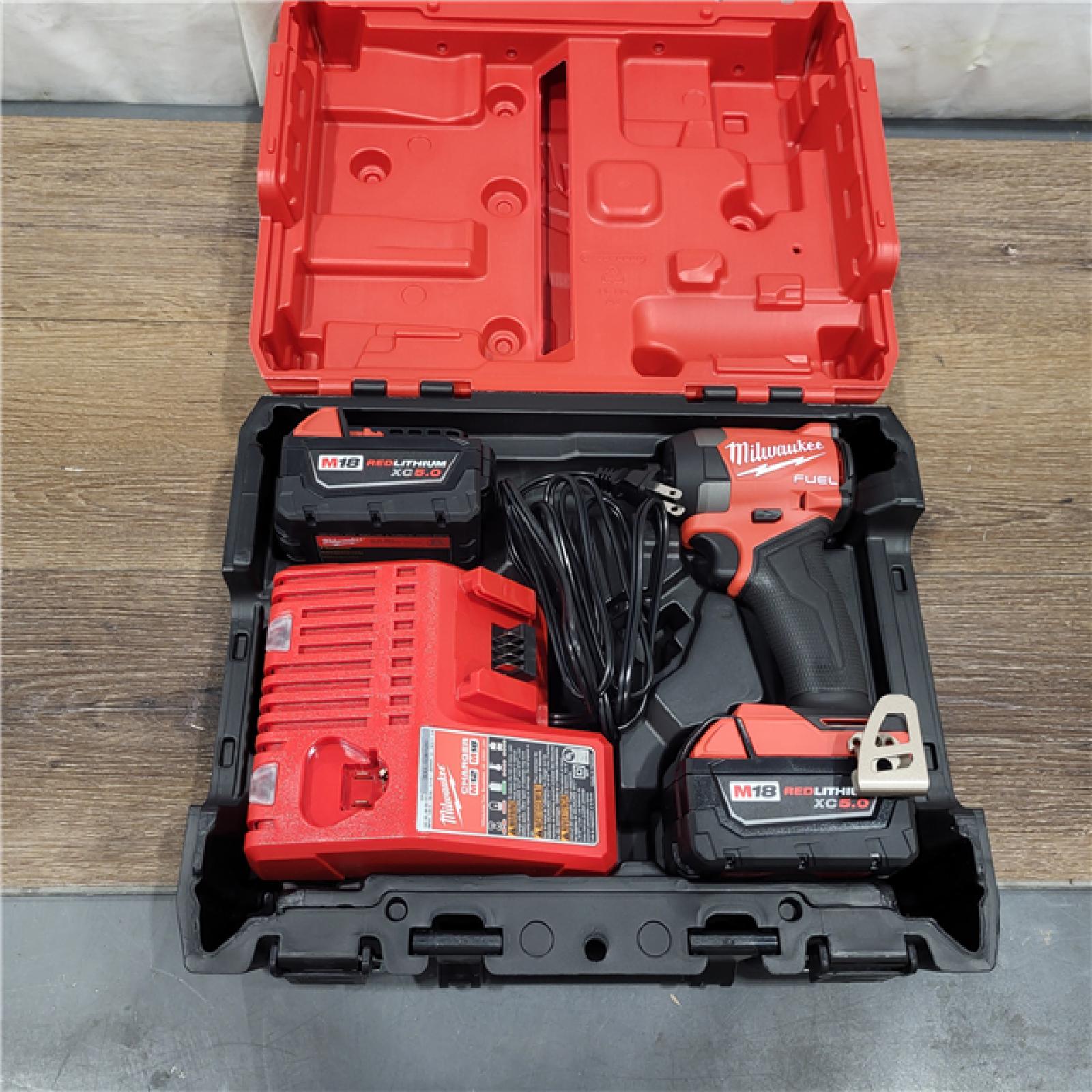 AS-IS Milwaukee 2953-22 M18 FUELâ„¢ 1/4   Hex Impact Driver Kit