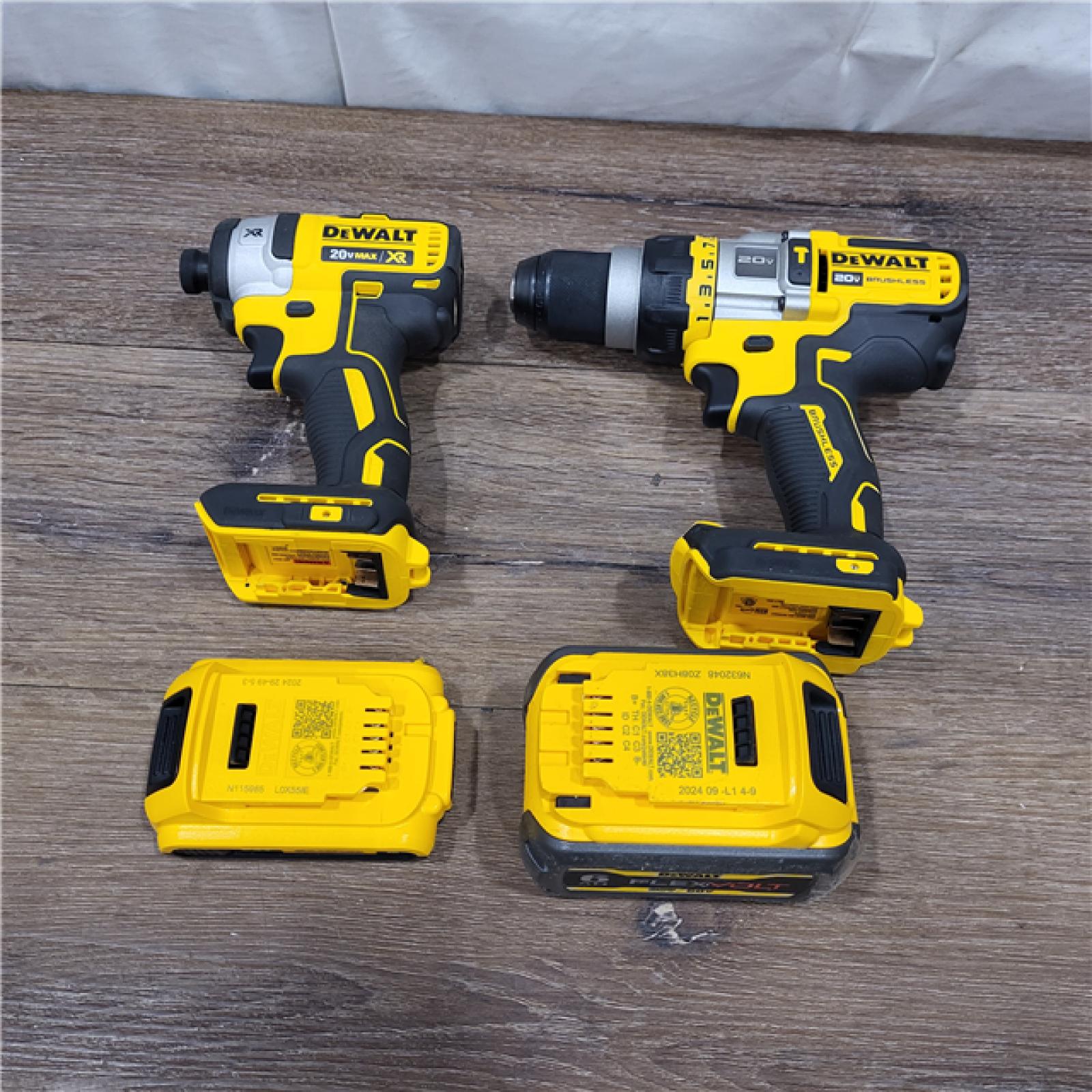 AS-IS 20V MAX Cordless Brushless Hammer Drill/Driver 2 Tool Combo Kit with FLEXVOLT ADVANTAGE