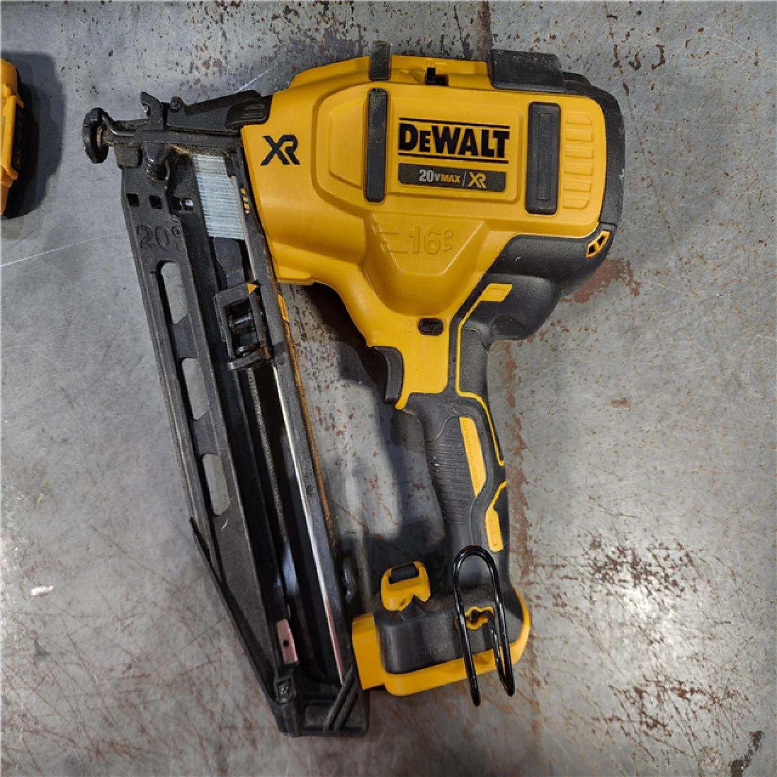 HOUSTON LOCATION - AS-IS DeWalt DCN660D1 20V 16 Gauge Cordless Angled Finish Nailer Kit W/ 2Ah Battery