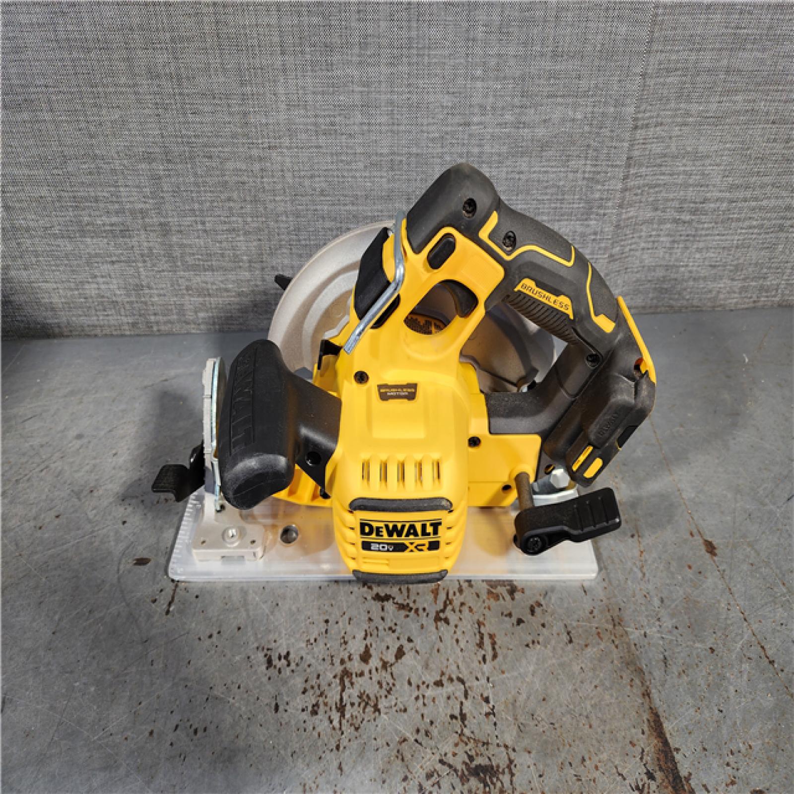 HOUSTON LOCATION - AS-IS DEWALT 20-Volt MAX 7-1/4 in. Cordless Circular Saw (Tool Only)