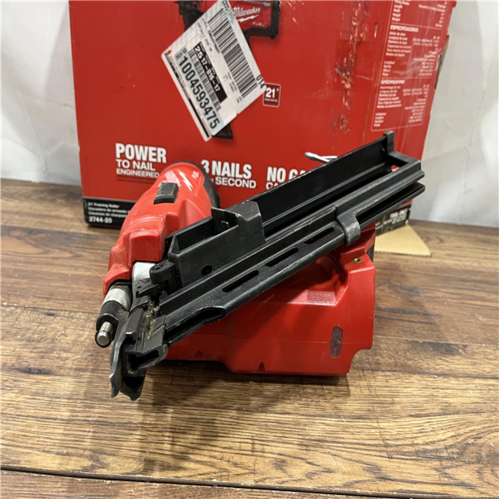 A IS Milwaukee 2744-20 M18 FUEL 21-Degree Cordless Framing Nailer (Tool Only)