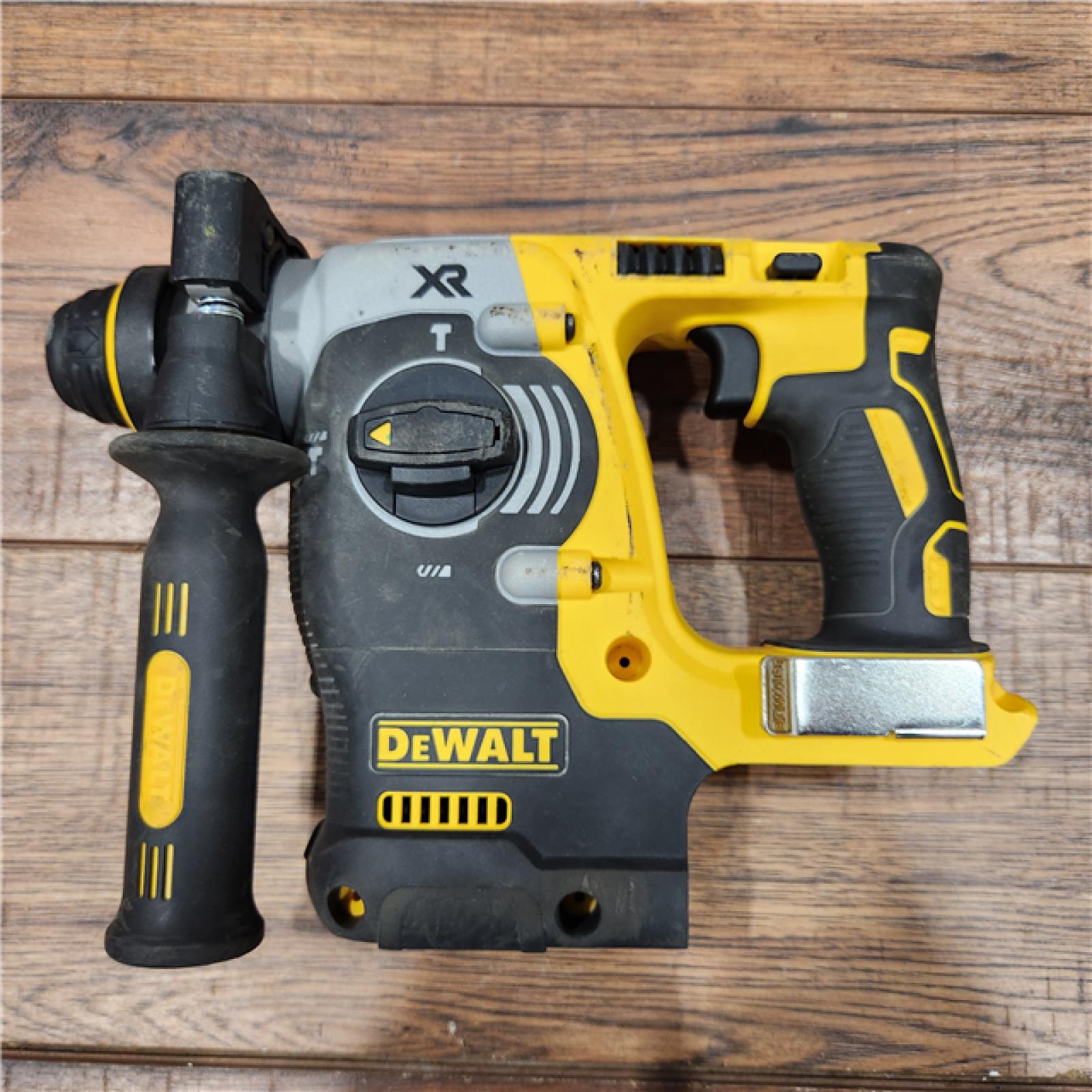 AS-IS DEWALT 20V MAX XR Brushless Cordless 1 in. SDS Plus L-Shape Rotary Hammer (Tool-Only)