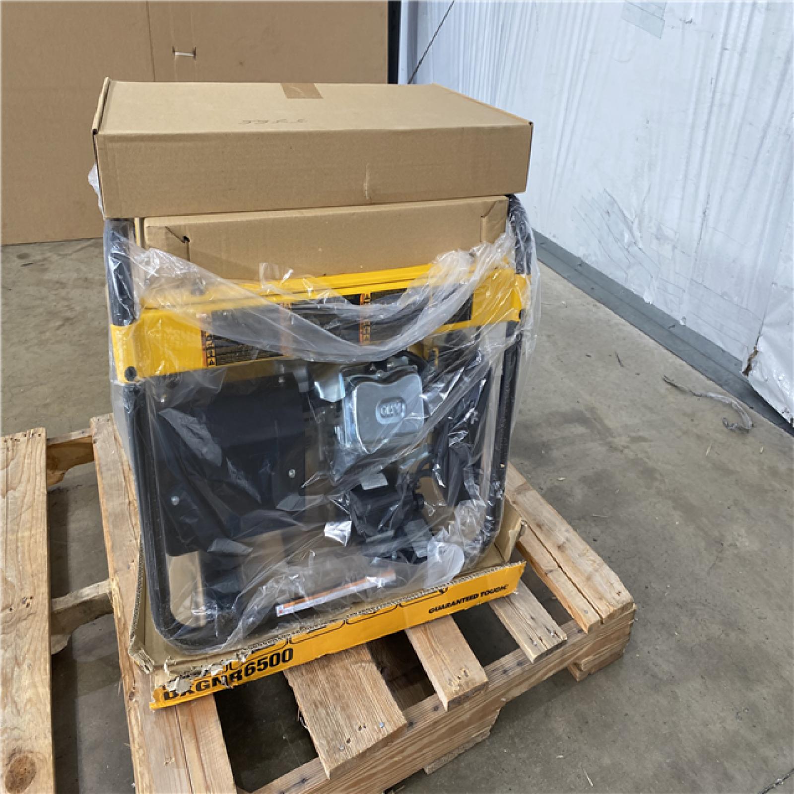 Houston Location - AS-IS Dewalt DXGNR6500 Generator 6500 Starting Watts