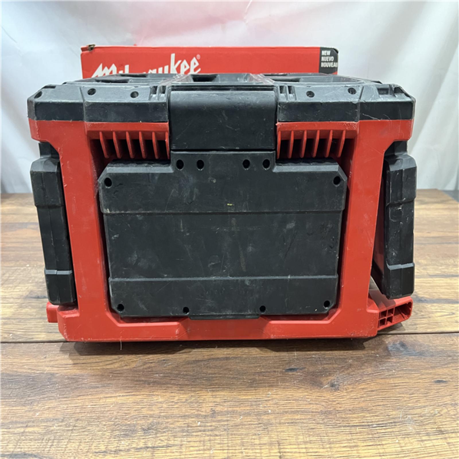 AS-IS Milwaukee M18 PACKOUT Light/Charger