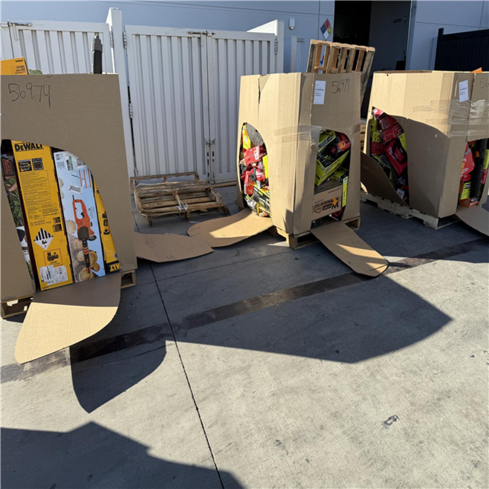 California AS-IS POWER TOOLS Partial Lot (3 Pallets) P-R056974