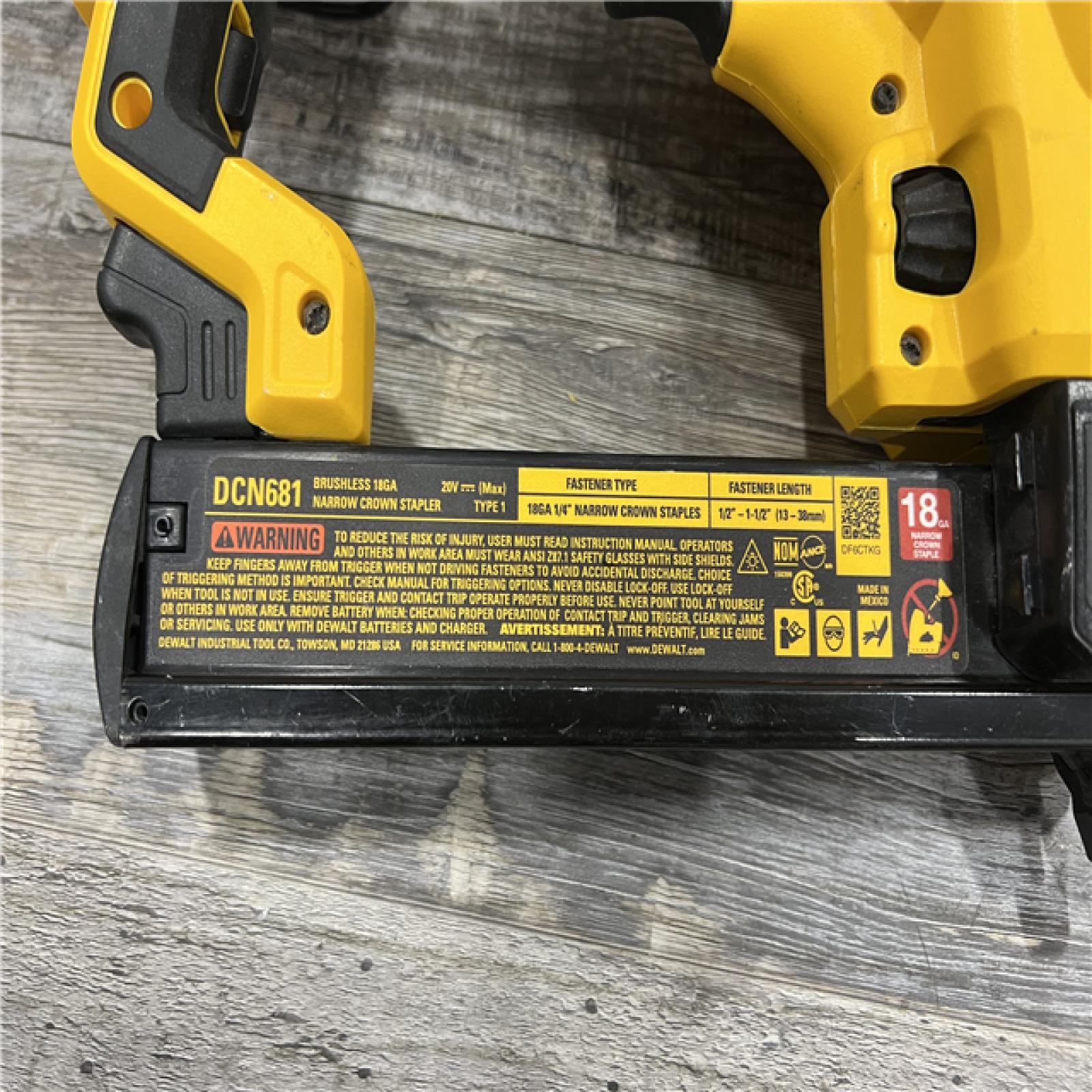 AS-IS DeWALT DCN681D1 20-Volt MAX 18ga Cordless Brushless Narrow Crown Stapler Kit