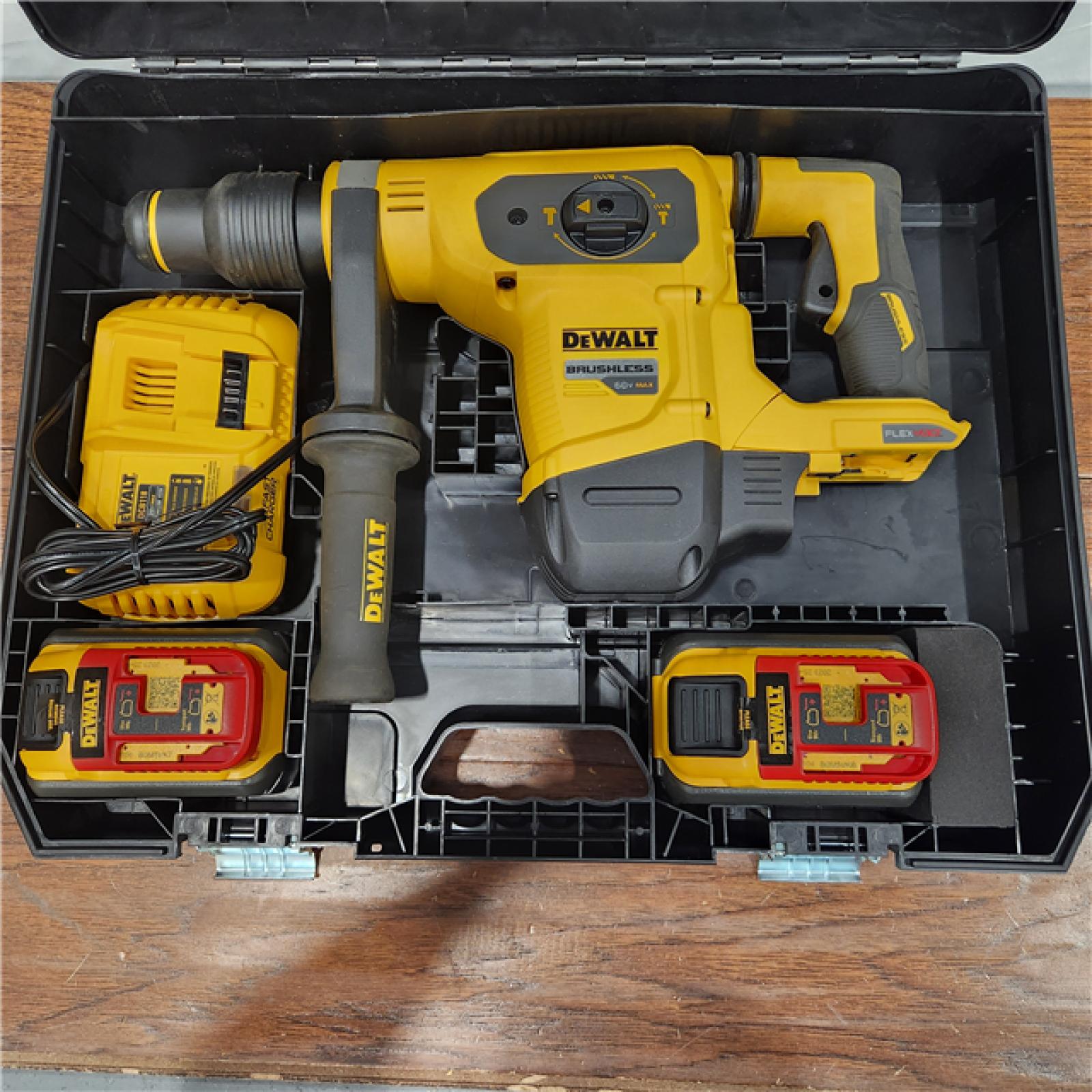 AS-IS DEWALT DCH481X2 60V MAX FLEXVOLT Lithium-Ion Brushless Cordless 1-9/16â€ SDS-Max Combination Rotary Hammer Kit 9.0 Ah