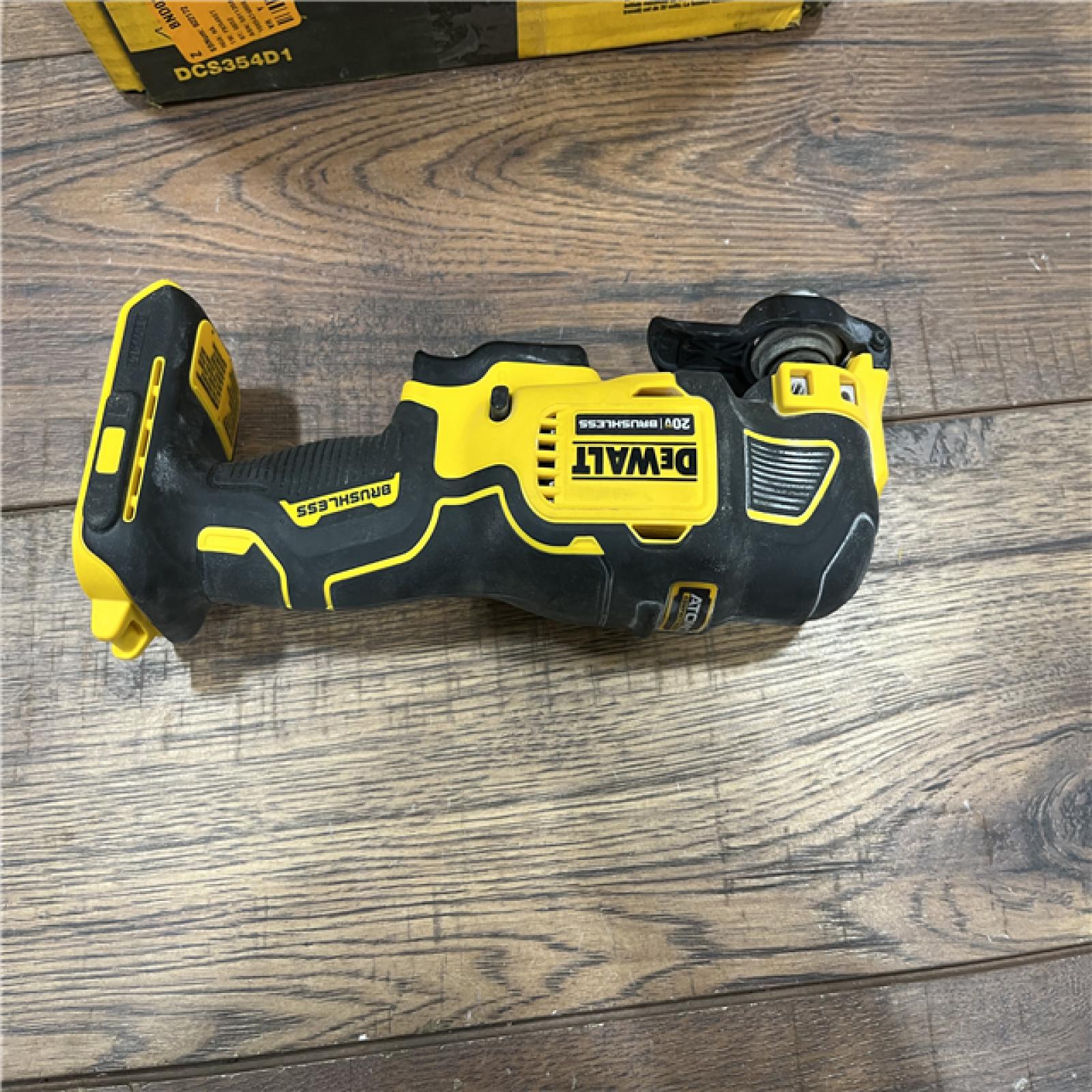 AS-IS DEWALT 20-Volt MAX Lithium-Ion Cordless Brushless Oscillating Tool Kit