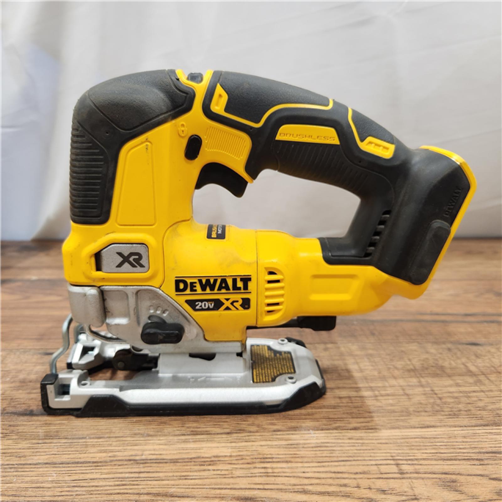 AS-IS DEWALT 20V MAX XR Cordless Barrel Grip Jigsaw (Tool Only)