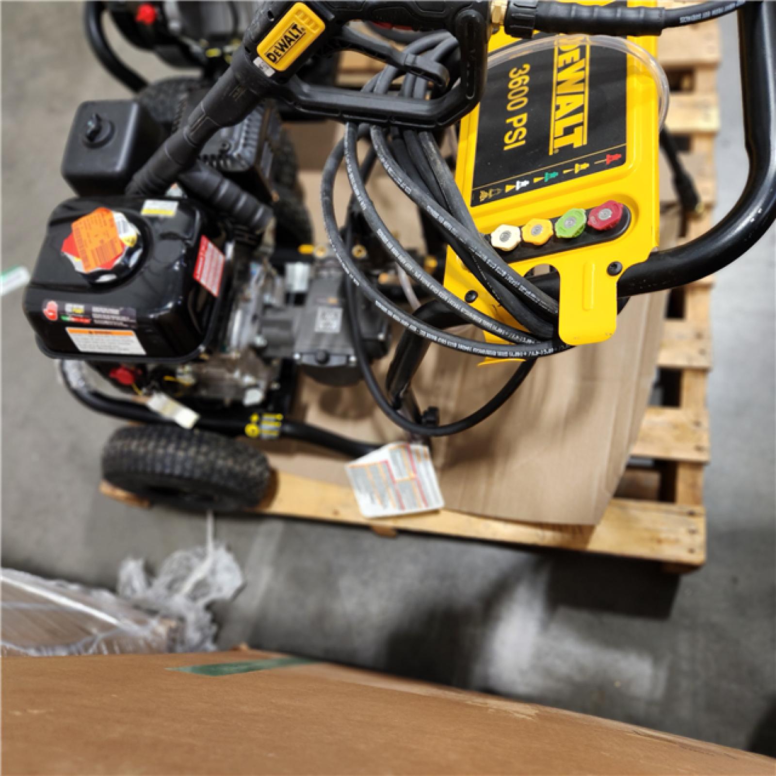 Dallas Location - As-Is DEWALT 3600 PSI 2.5 GPM Gas  Pressure Washer-DXPW61299