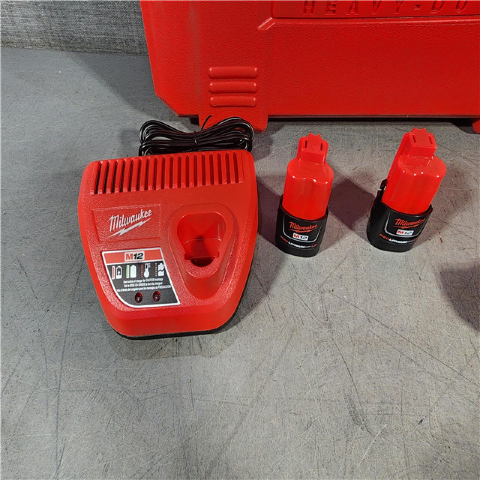 HOUSTON LOCATION - AS-IS (APPEARS LIKE NEW) Milwaukee M12 Force Logic Press Tool 1/2 in. to 1 in. Kit