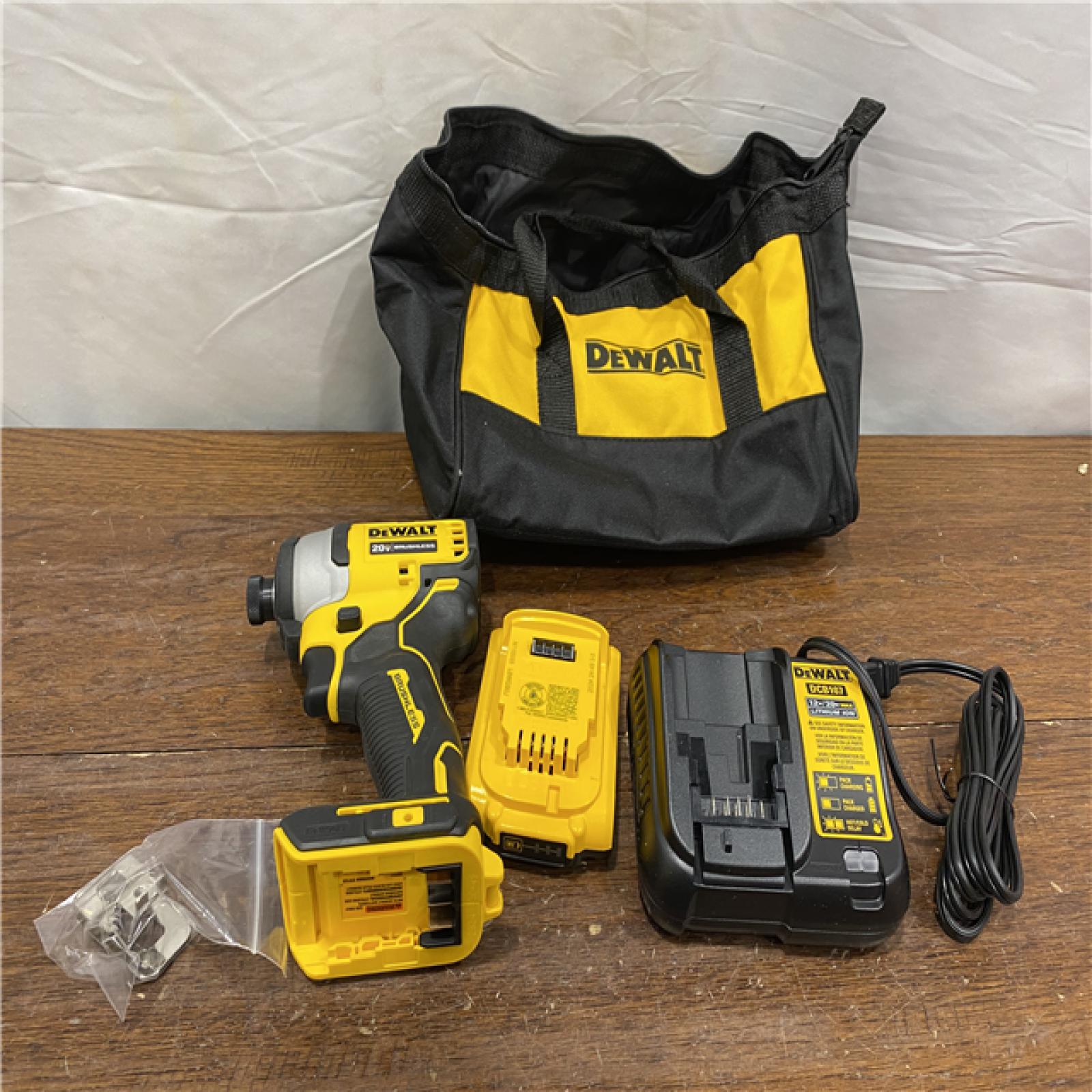 AS-ISDEWALT ATOMIC 20V MAX* Brushless Cordless Compact 1/4 in. Impact Driver Kit