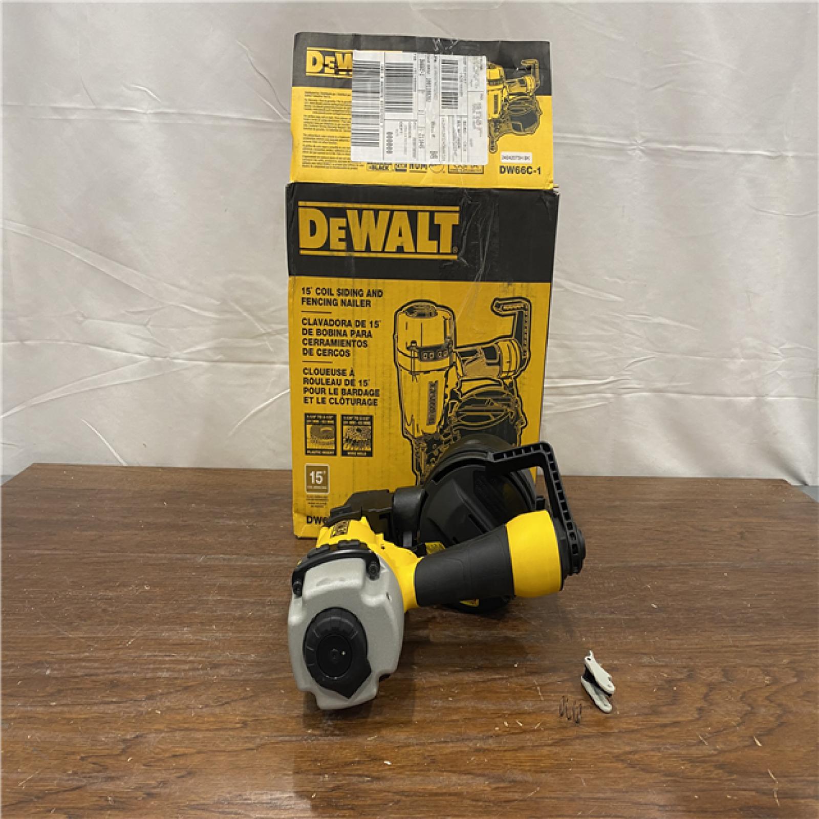 AS-IS DEWALT DW66C-1 2-1/2 Inch 15 Degree Coil Siding and Fencing Nailer