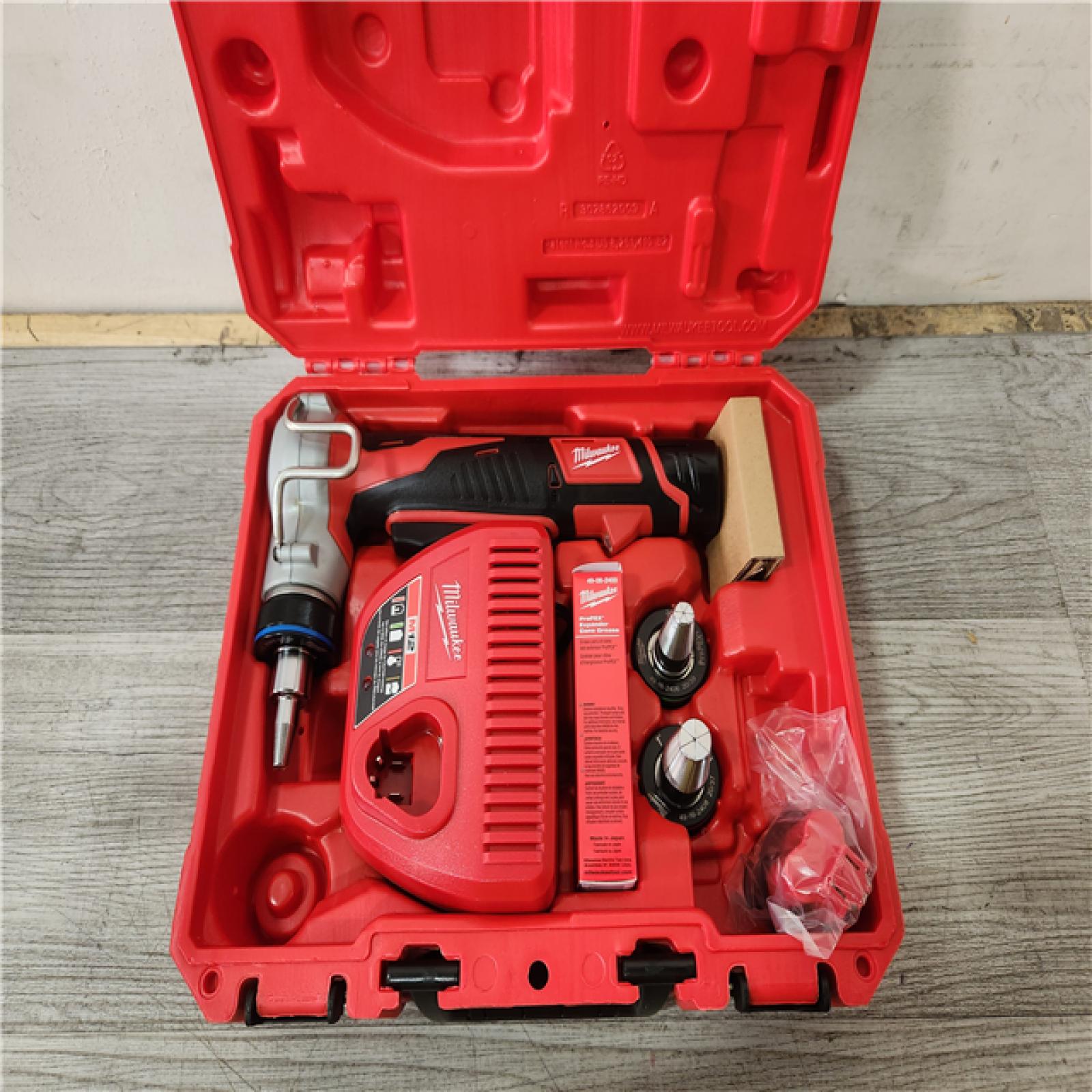 Phoenix Location Milwaukee M12 12-Volt Lithium-Ion Cordless ProPEX Expansion Tool Kit with (2) 1.5Ah Batteries, (3) Expansion Heads and Hard Case