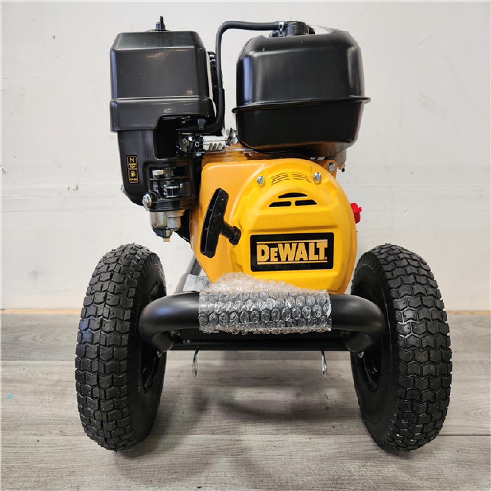 Phoenix Location DEWALT 3500 PSI 2.5 GPM Cold Water Gas Pressure Washer with DeWalt 208cc Engine