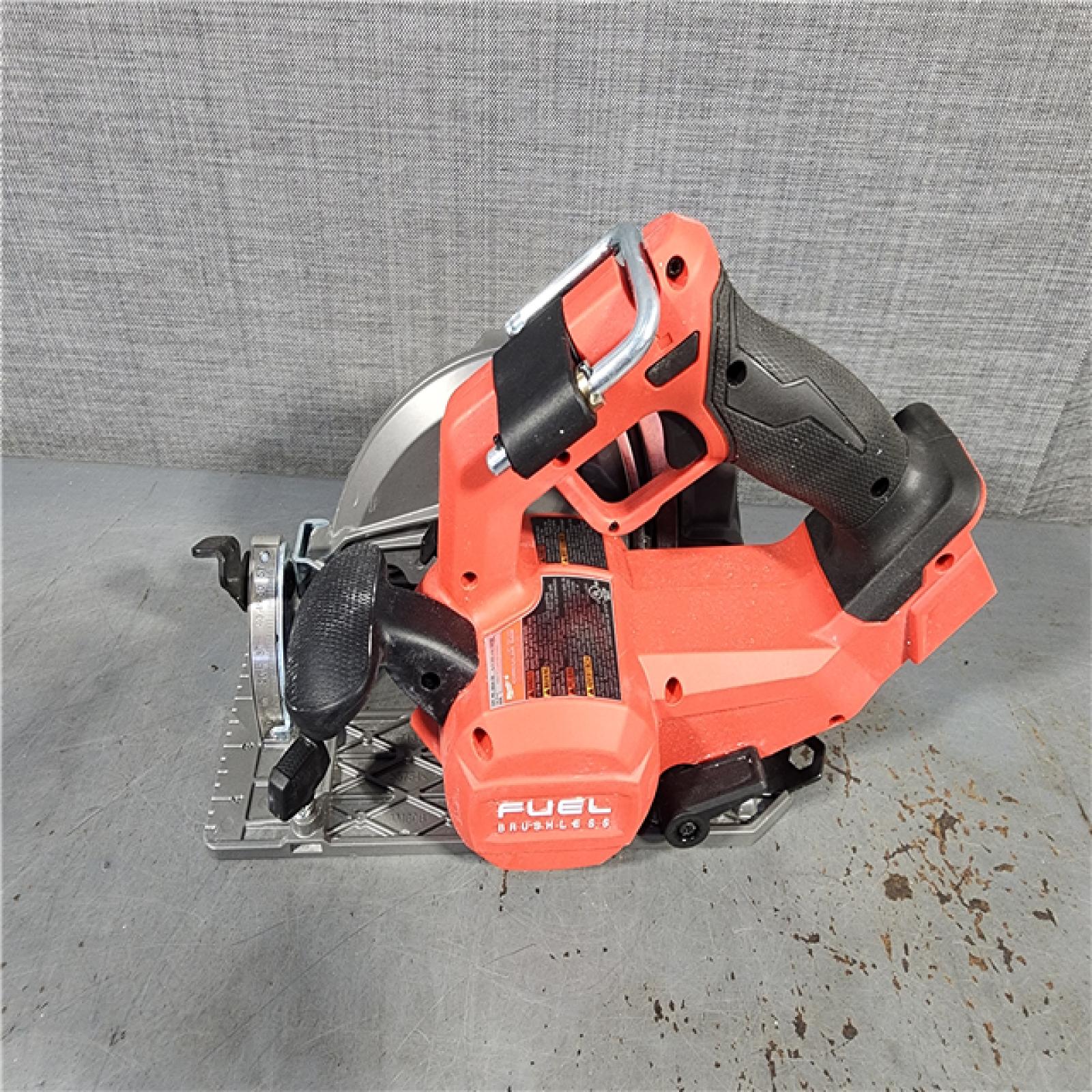 HOUSTON LOCATION - AS-IS Milwaukee M18 FUEL 18V Lithium-Ion Brushless Cordless 7-1/4 in. Circular Saw (Tool-Only)