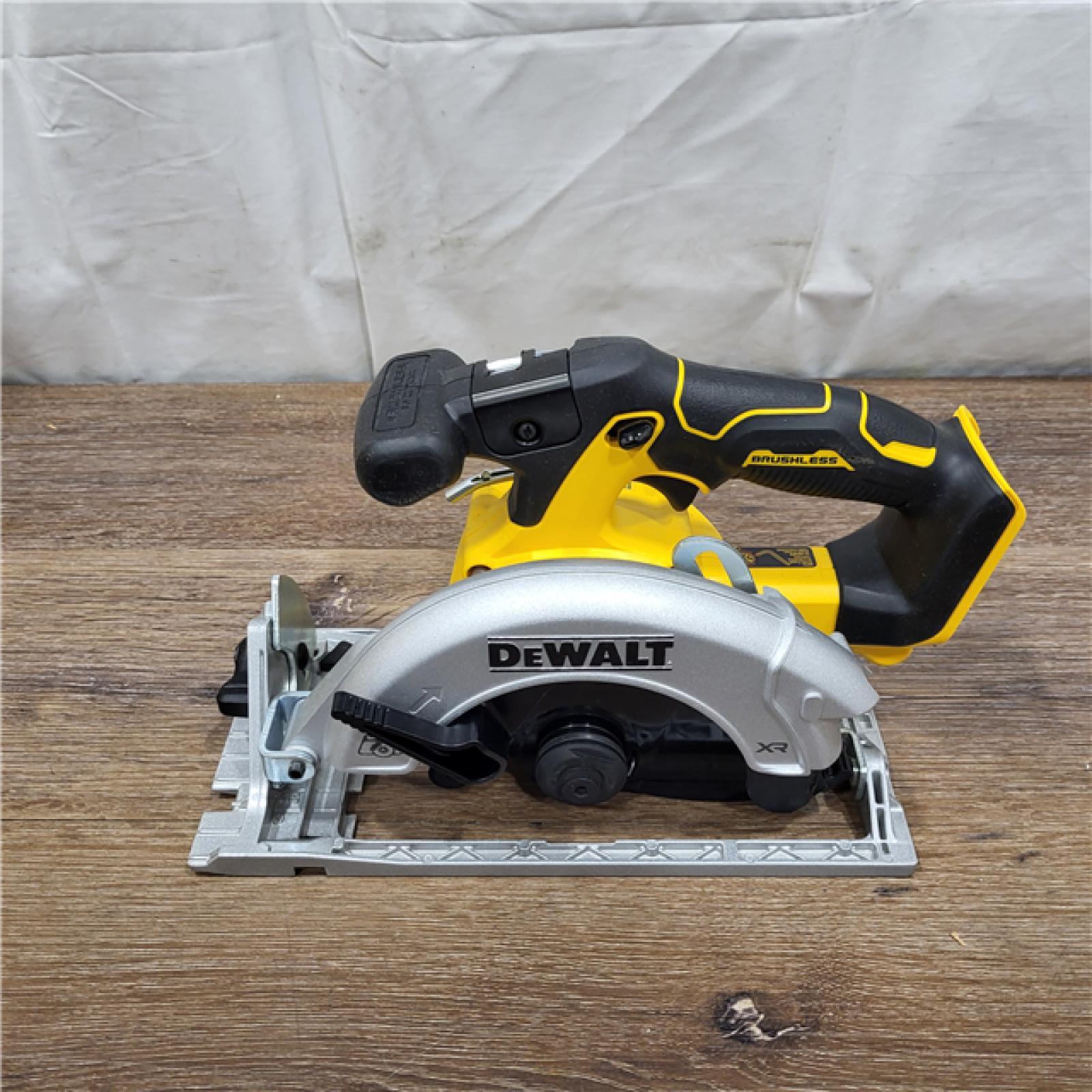 AS-IS DeWALT DCS565B 20V Max Brushless 6.5   Cordless Circular Saw