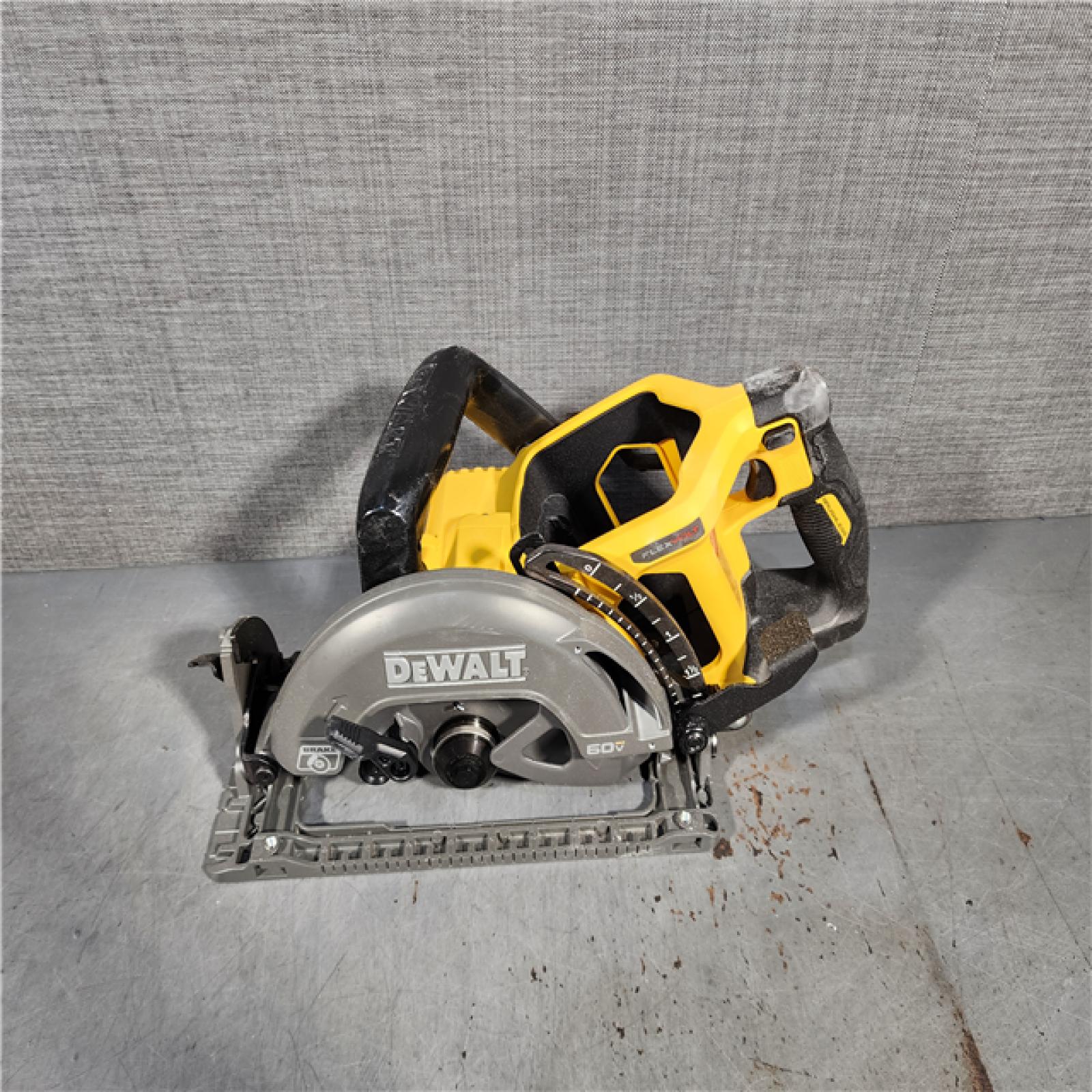 HOUSTON LOCATION - AS-IS DEWALT FLEXVOLT 60V MAX Cordless Brushless 7-1/4 in. Wormdrive Style Circular Saw (Tool Only)