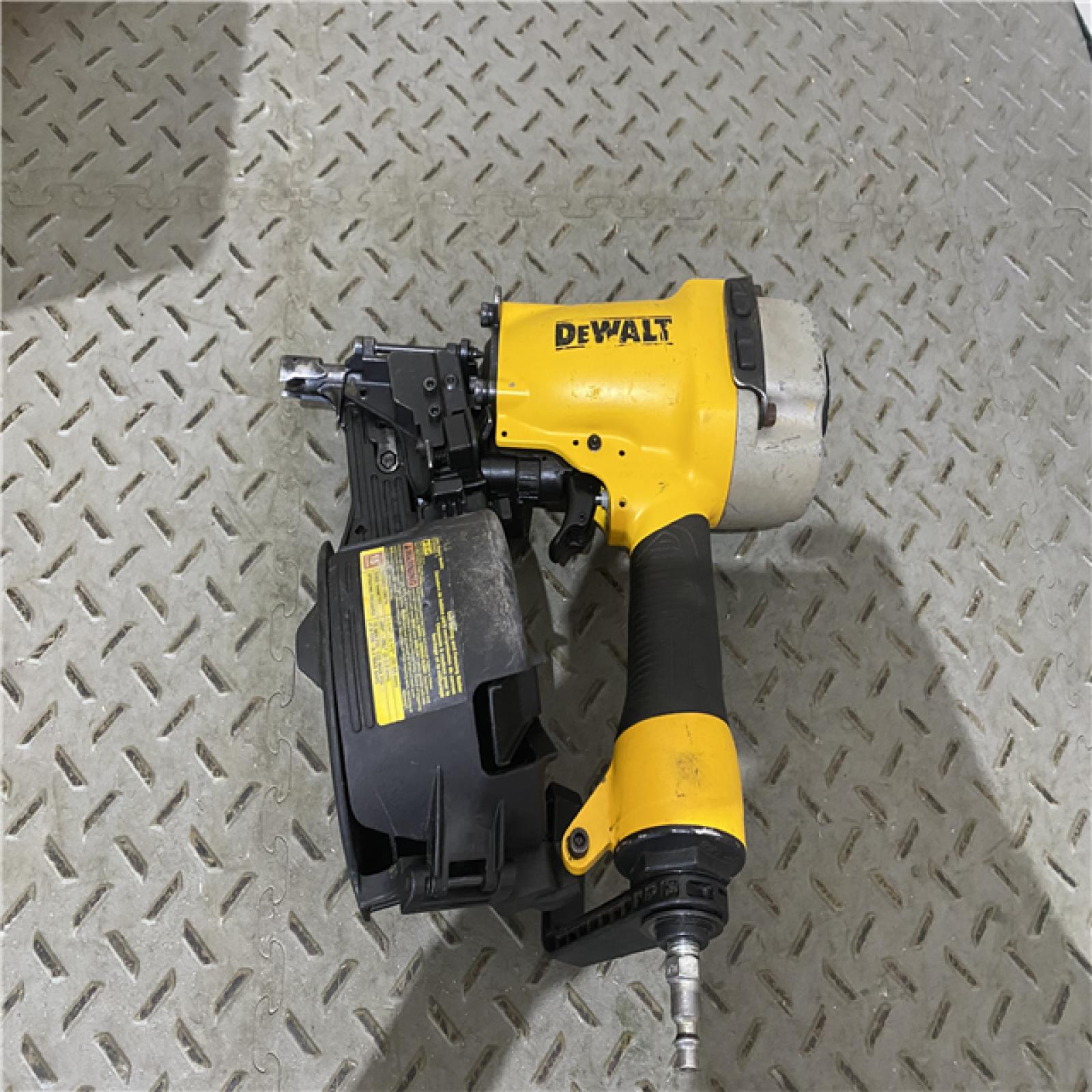 Houston location AS-IS DEWALT DW66C-1 2-1/2 Inch 15 Degree Coil Siding and Fencing Nailer