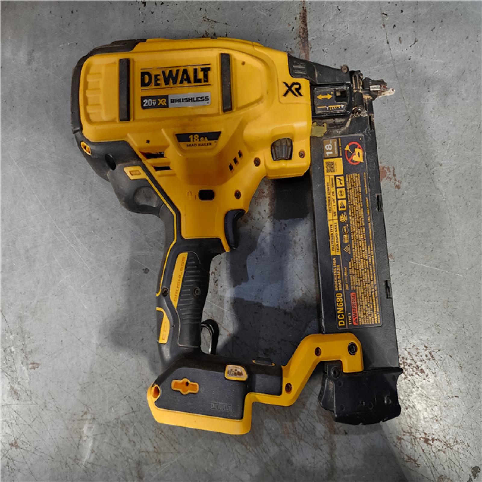 HOUSTON LOCATION - AS-IS DEWALT 20V MAX XR 18 Gauge Brad Nailer Kit