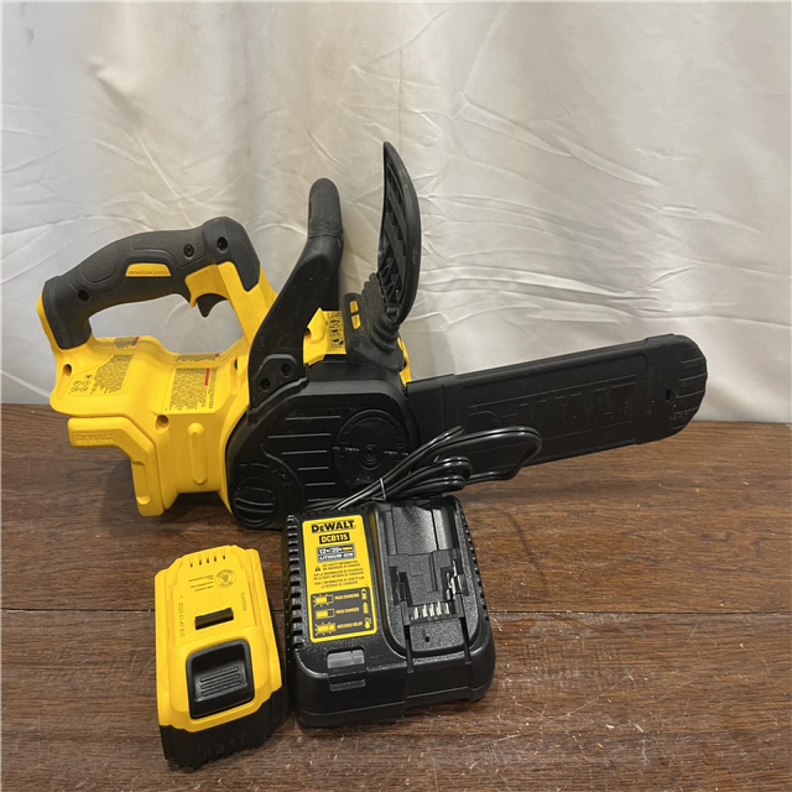 AS-ISDEWALT 20V MAX Brushless Cordless 12in. Chainsaw Kit