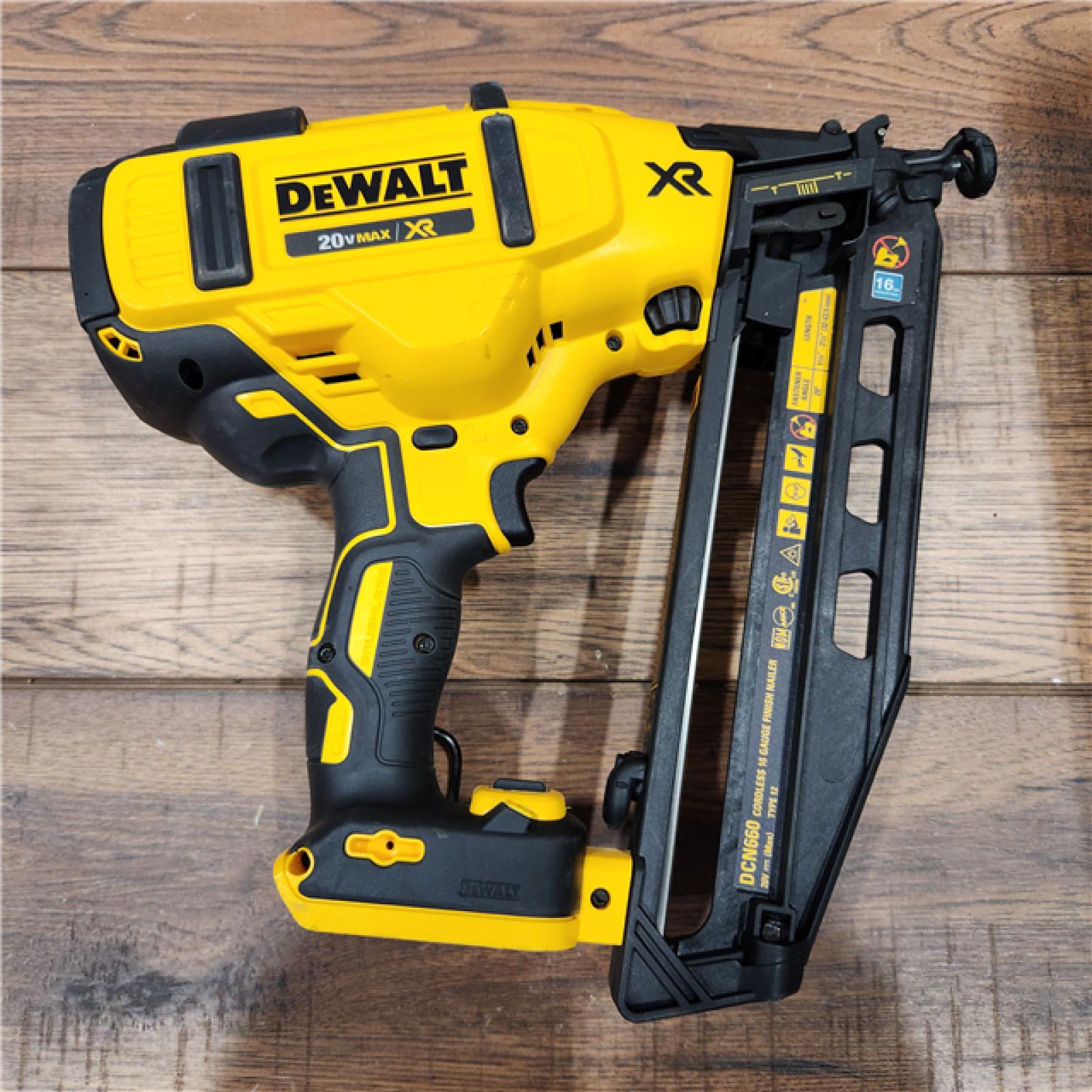 AS-IS DeWalt DCN660D1 20V 16 Gauge Cordless Angled Finish Nailer Kit W/ 2Ah Battery