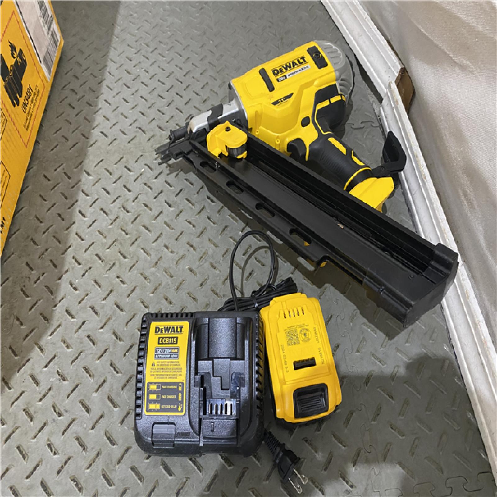 Houston location AS-IS DeWalt 20V MAX Collated Cordless Framing Nailer Tool Kit with Rafter Hook