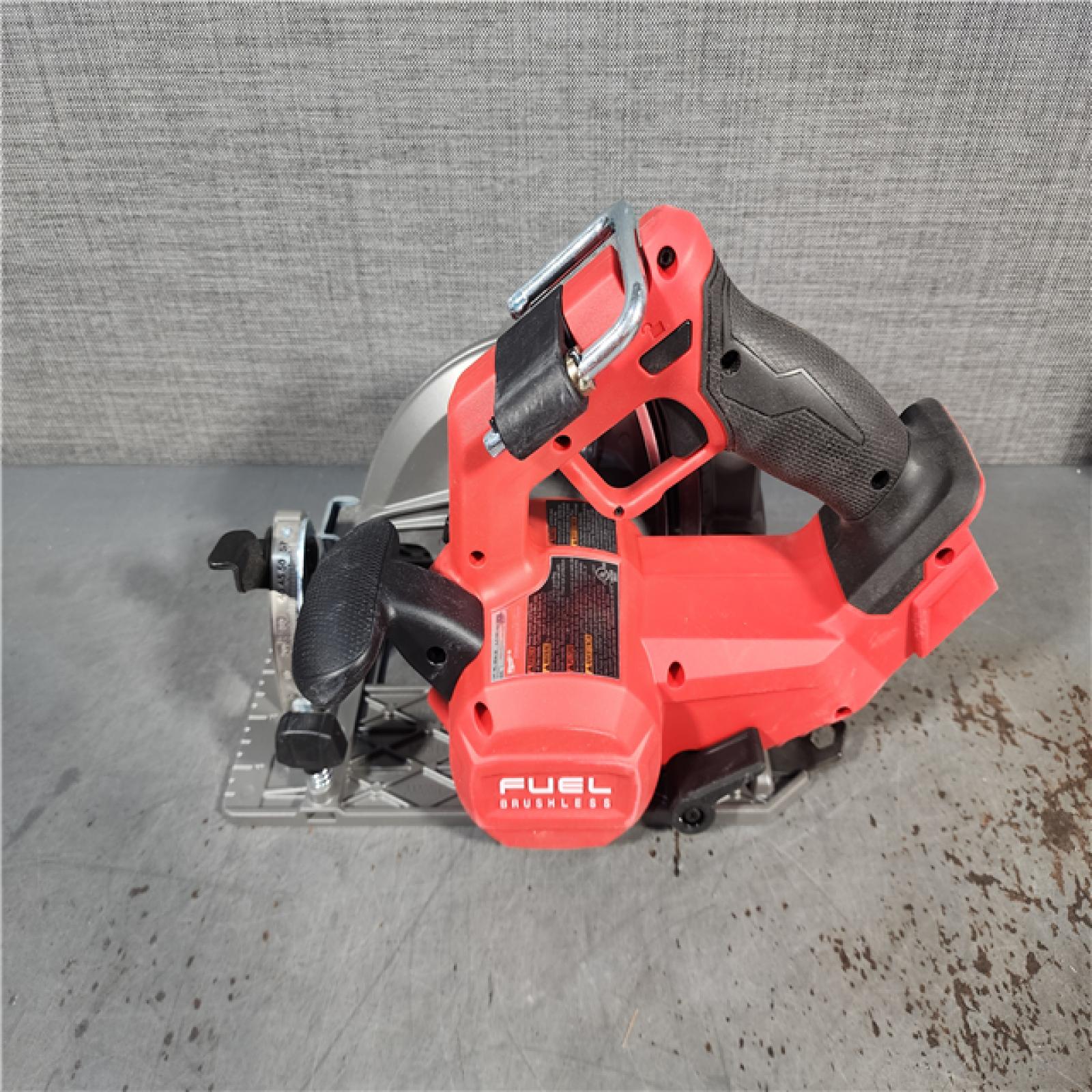 HOUSTON LOCATION - AS-IS Milwaukee M18 FUEL 18V Lithium-Ion Brushless Cordless 7-1/4 in. Circular Saw (Tool-Only)