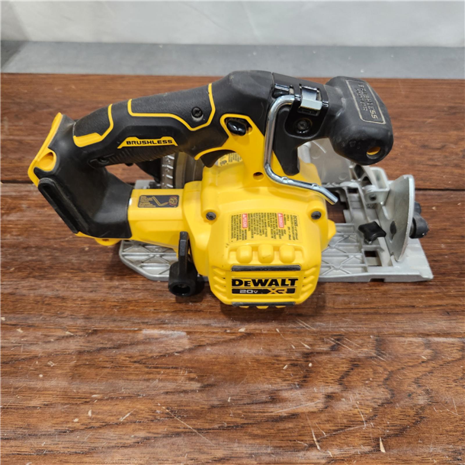 AS-IS DeWALT DCS565B 20V Max Brushless 6.5   Cordless Circular Saw