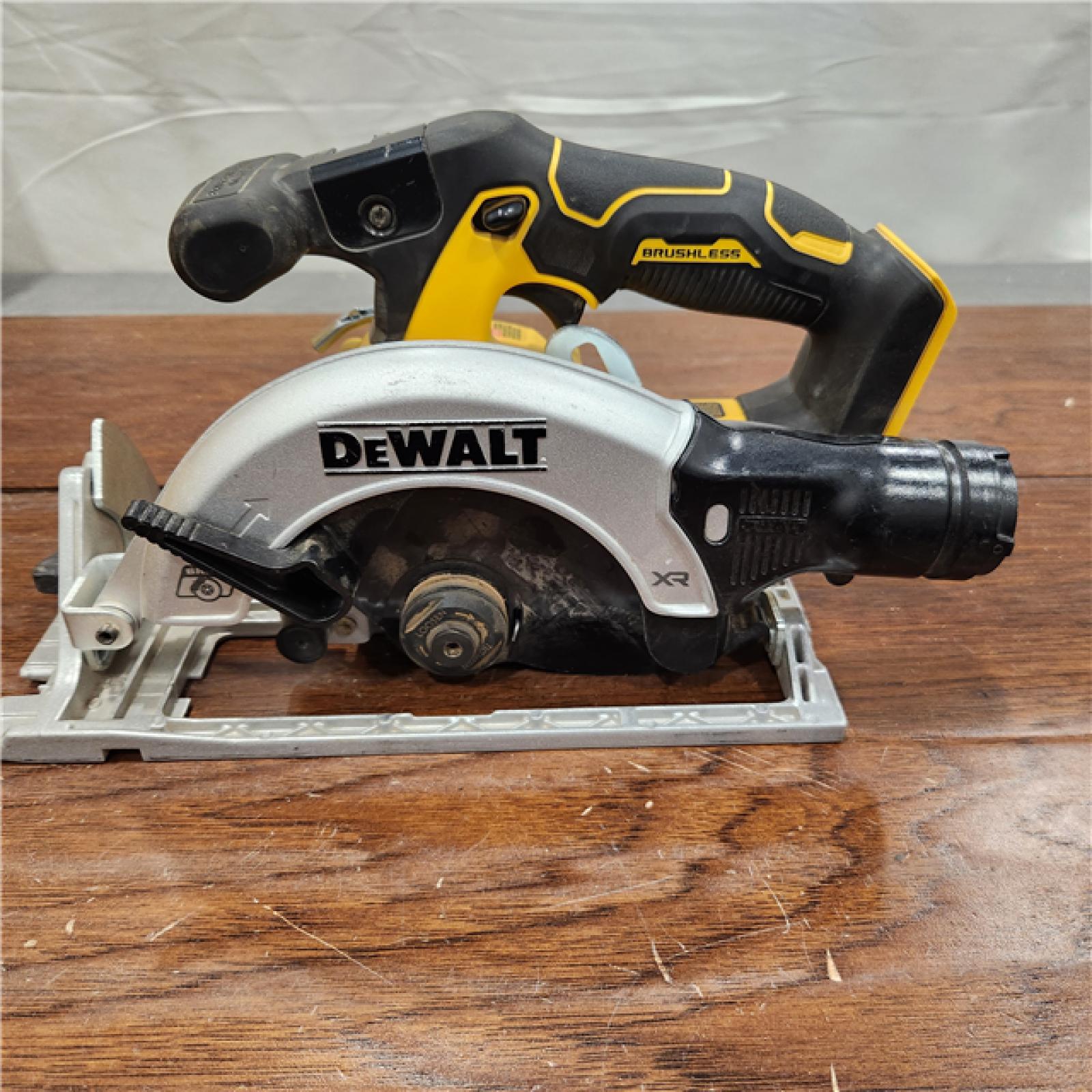 AS-IS DeWALT DCS565B 20V Max Brushless 6.5   Cordless Circular Saw