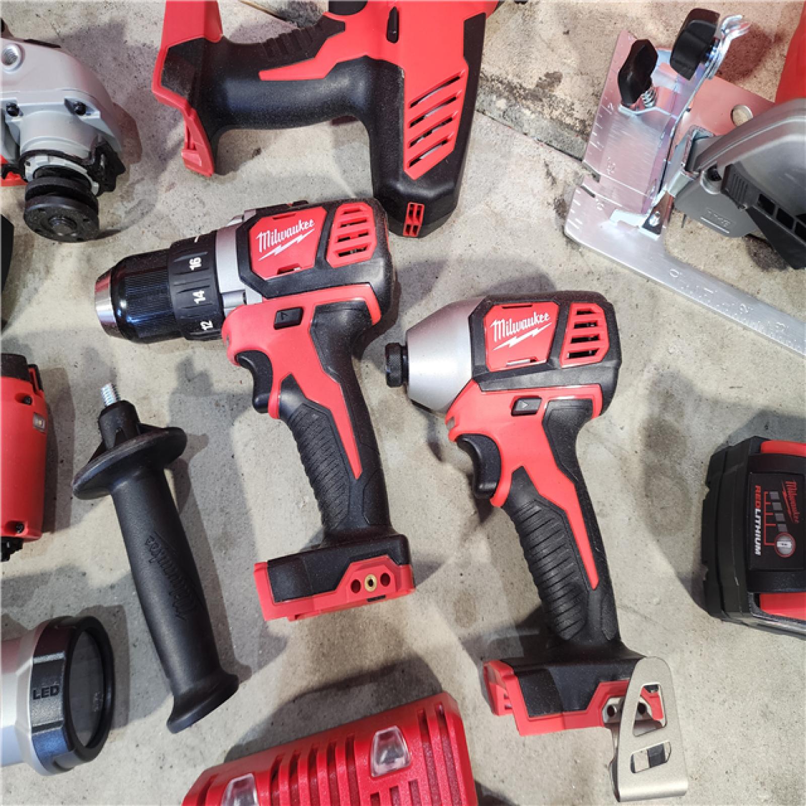 HOUSTON LOCATION - AS-IS (APPEARS LIKE NEW) M18 18-Volt Lithium-Ion Cordless Combo Kit 7-Tool with 2-Batteries, Charger and Tool Bag