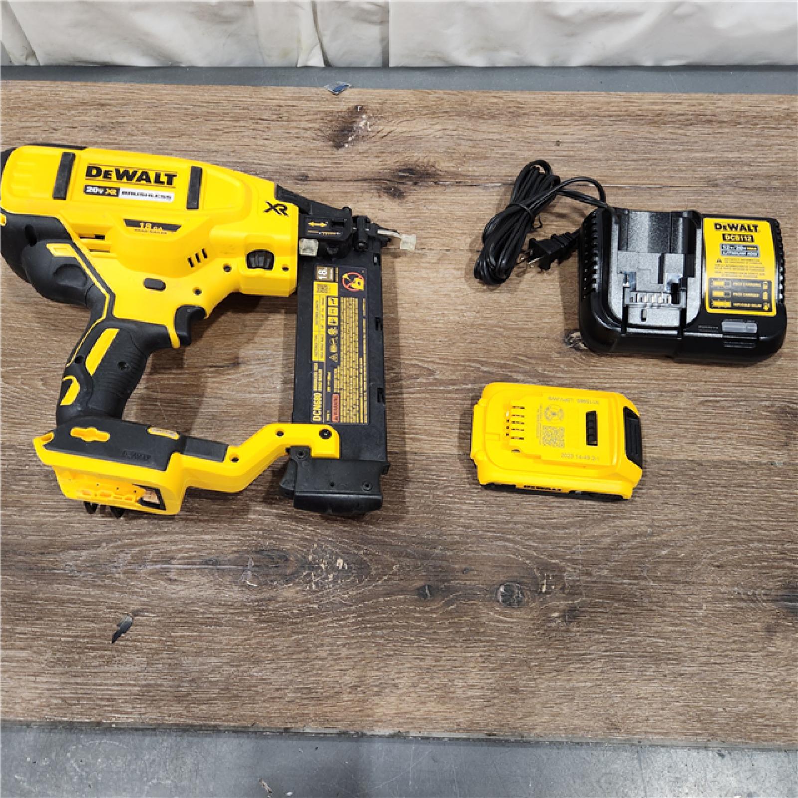 AS-IS DEWALT 20V MAX XR 18 Gauge Brad Nailer Kit