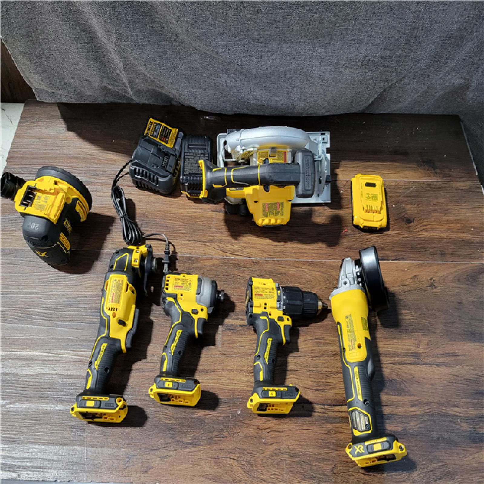 CALIFORNIA NEW DEWALT BRUSHLESS 6-TOOL COMBO KIT WITH TOUGHSYSTEM 2.0 (2 BATTERIES AND CHARGER INCLUDED)