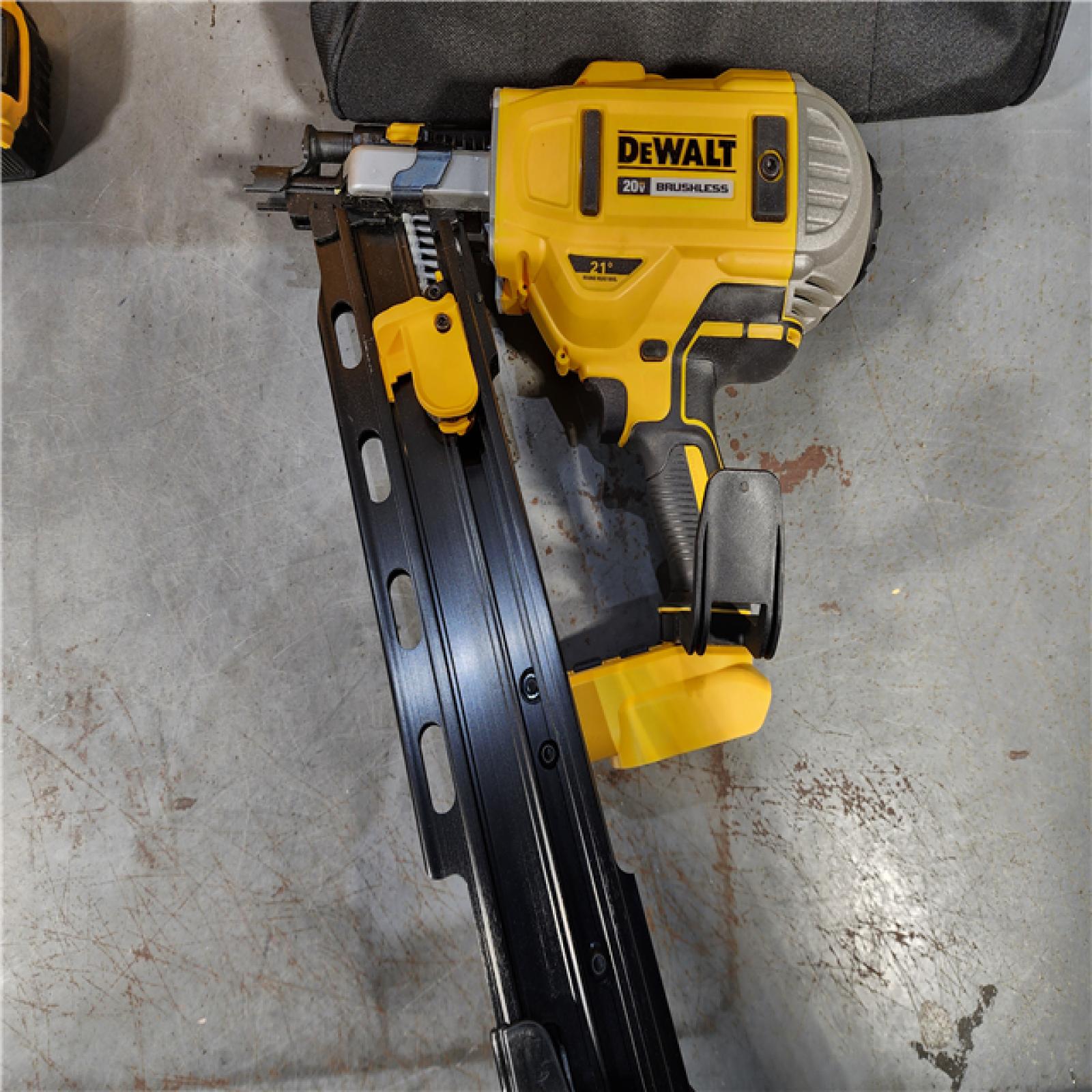 HOUSTON LOCATION - AS-IS DeWalt 20V MAX Collated Cordless Framing Nailer Tool Kit with Rafter Hook