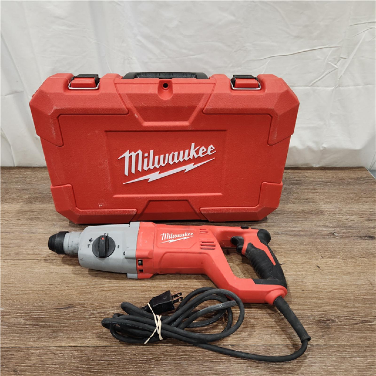 AS-IS Milwaukee 1 in. SDS Plus D-Handle Rotary Handle w/ Case