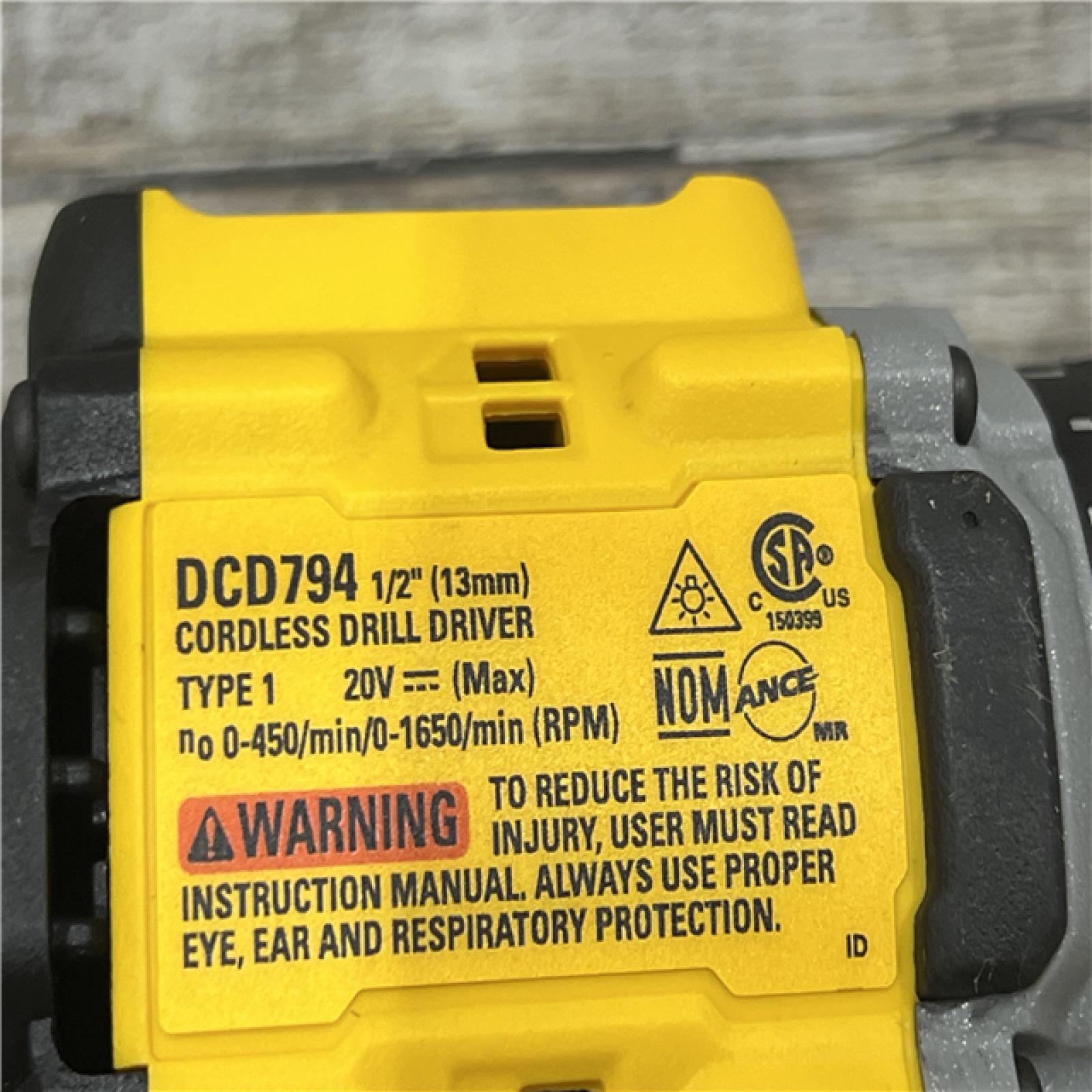 AS-IS DEWALT ATOMIC 20-Volt MAX Lithium-Ion Cordless Combo Kit (2-Tool) with (2) 2.0Ah Batteries, Charger and Bag