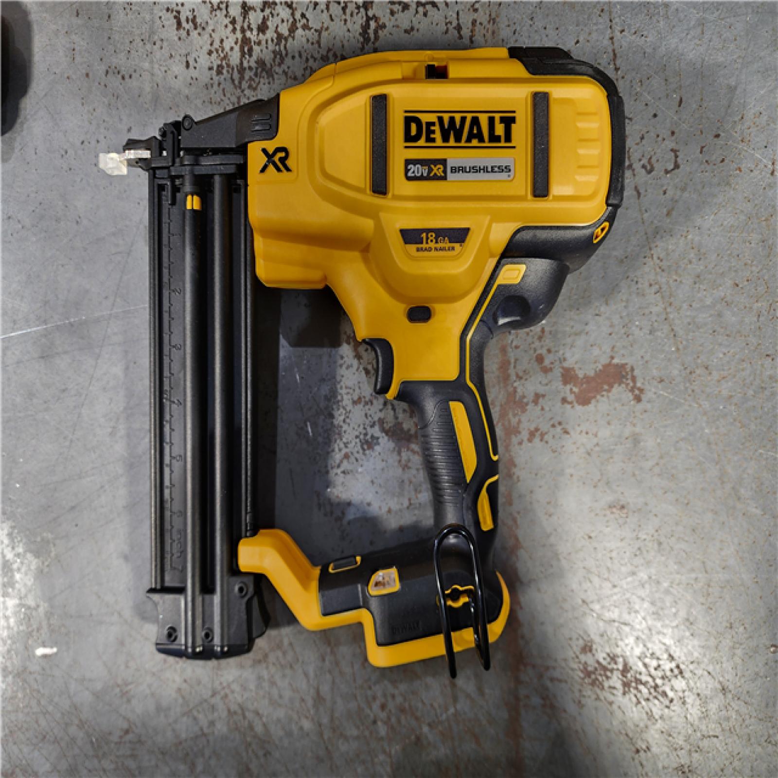 HOUSTON LOCATION - AS-IS DEWALT 20V MAX XR 18 Gauge Brad Nailer Kit