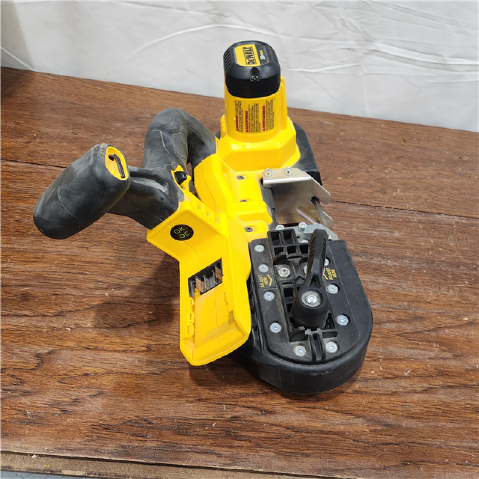 AS-IS DeWalt 20V MAX Cordless Lithium-Ion 15 in Band Saw (Tool Only)