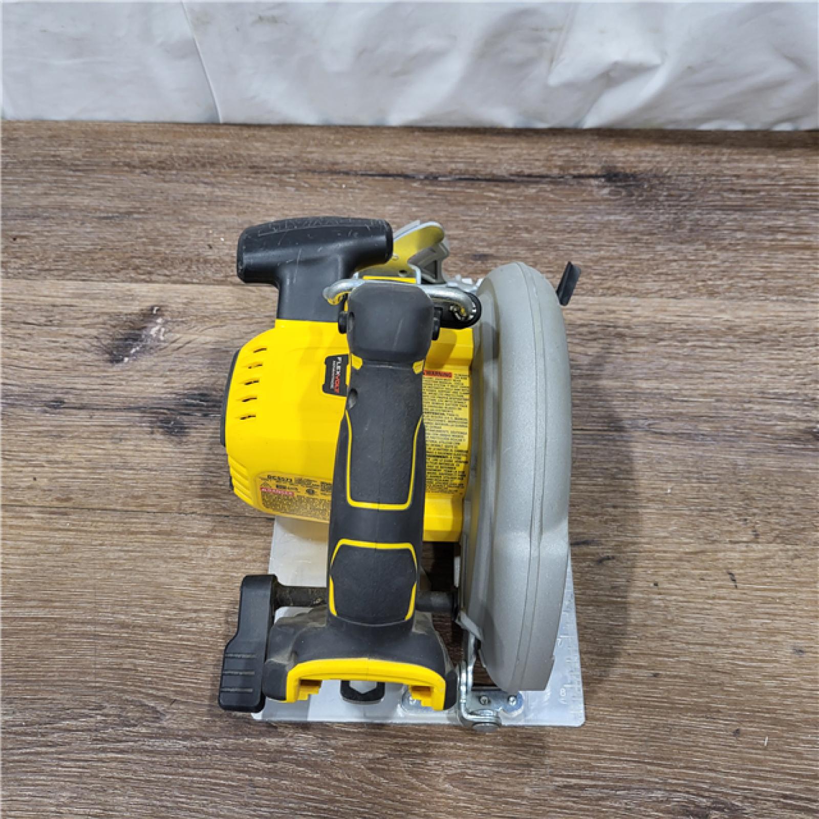 AS IS 20V MAX Cordless Brushless 7-1/4 in. Sidewinder Style Circular Saw with FLEXVOLT ADVANTAGE (Tool Only)