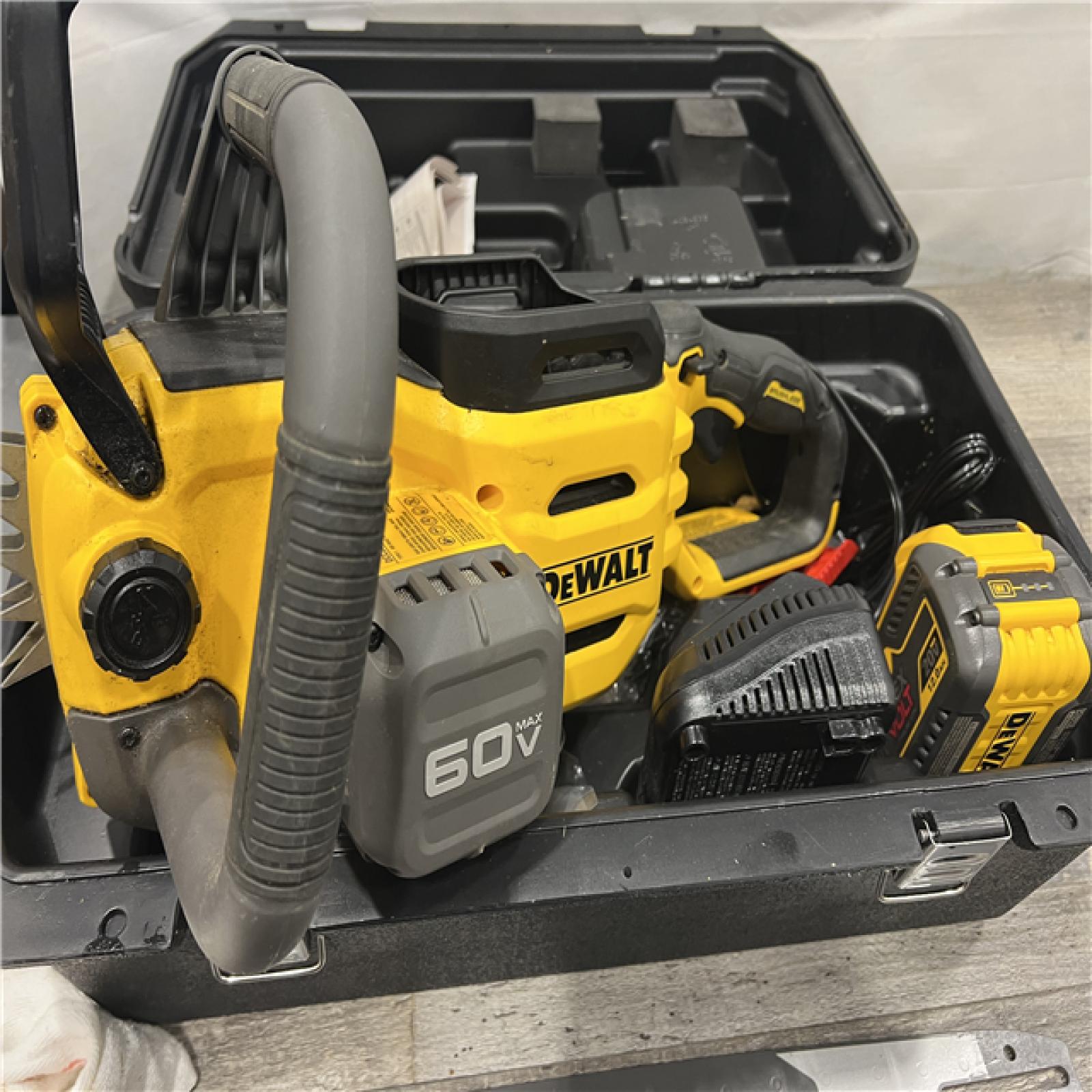 AS-IS DeWalt FLEXVOLT 60V MAX 20 in. Brushless Cordless Chainsaw Kit w/ Case