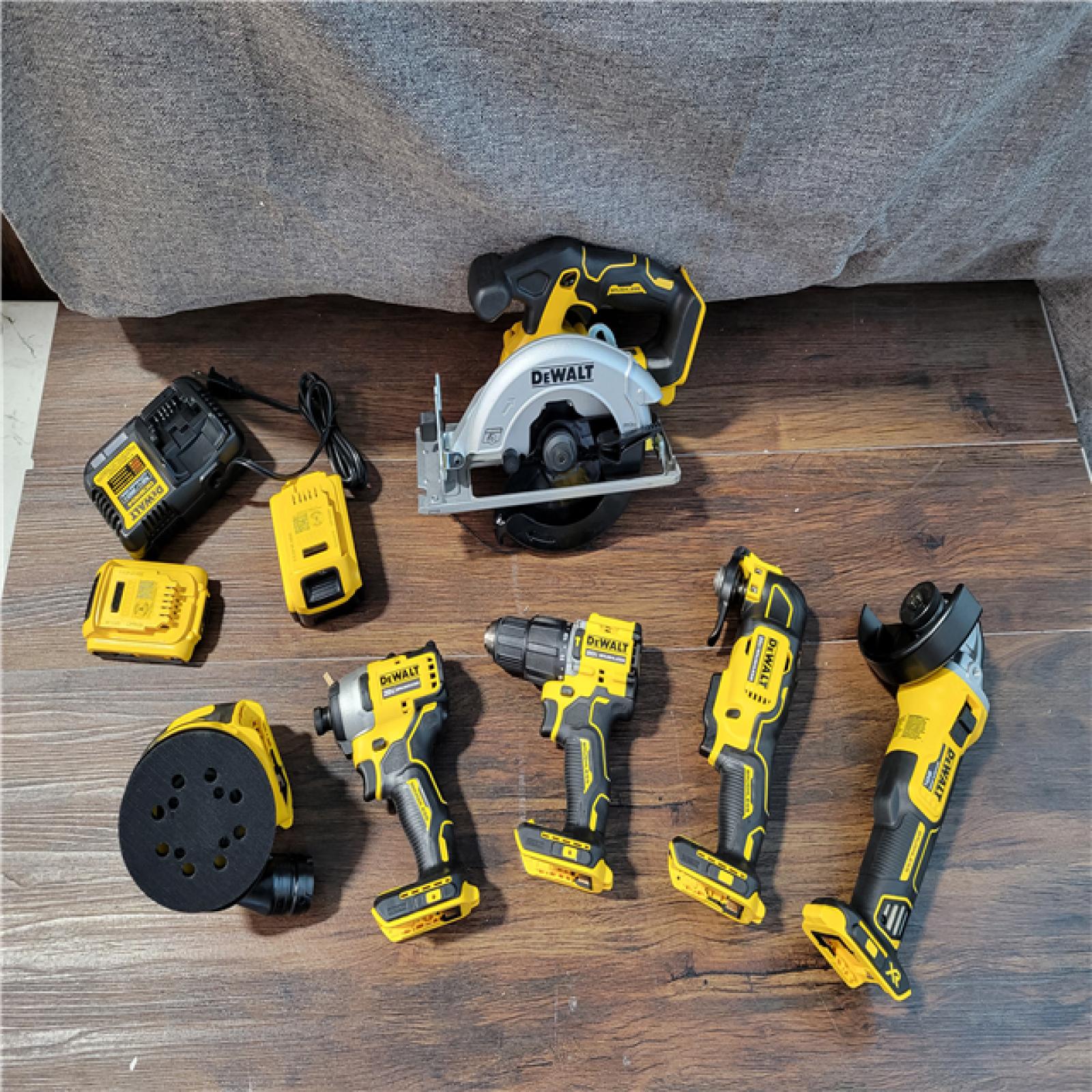 CALIFORNIA NEW DEWALT BRUSHLESS 6-TOOL COMBO KIT WITH TOUGHSYSTEM 2.0 (2 BATTERIES AND CHARGER INCLUDED)