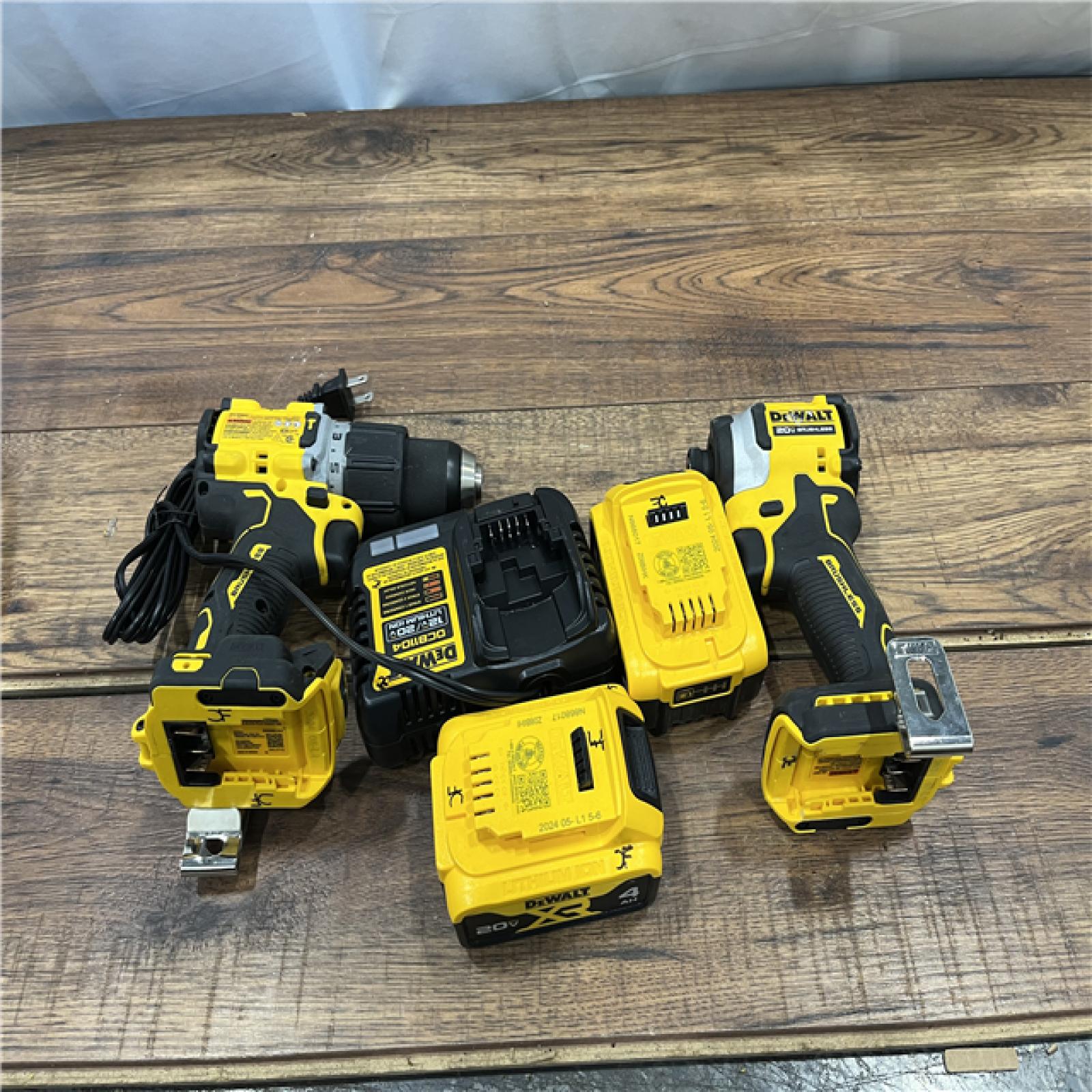 AS-IS DEWALT Hammer Drill /Impact Driver Combo Kit