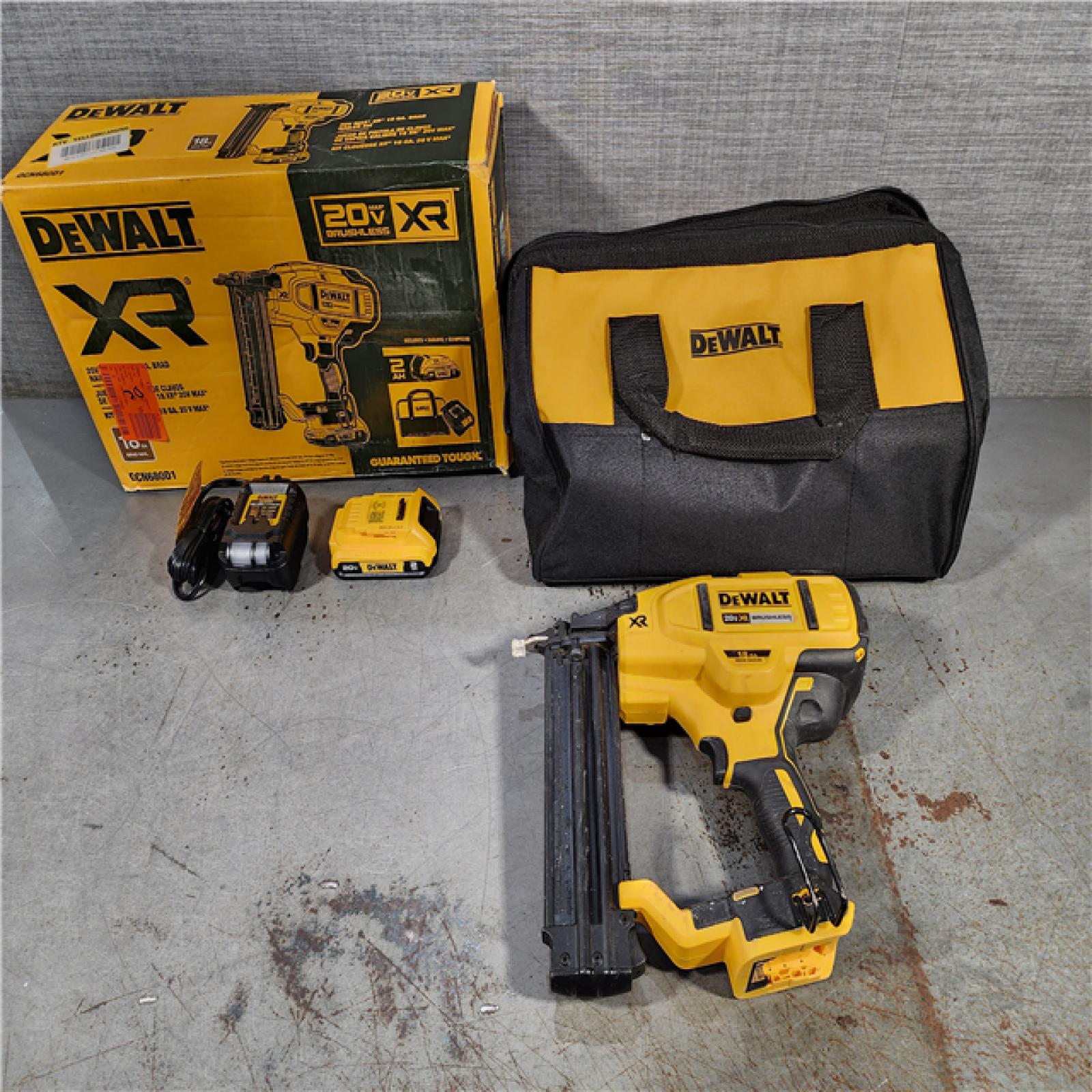 HOUSTON LOCATION - AS-IS DEWALT 20V MAX XR 18 Gauge Brad Nailer Kit